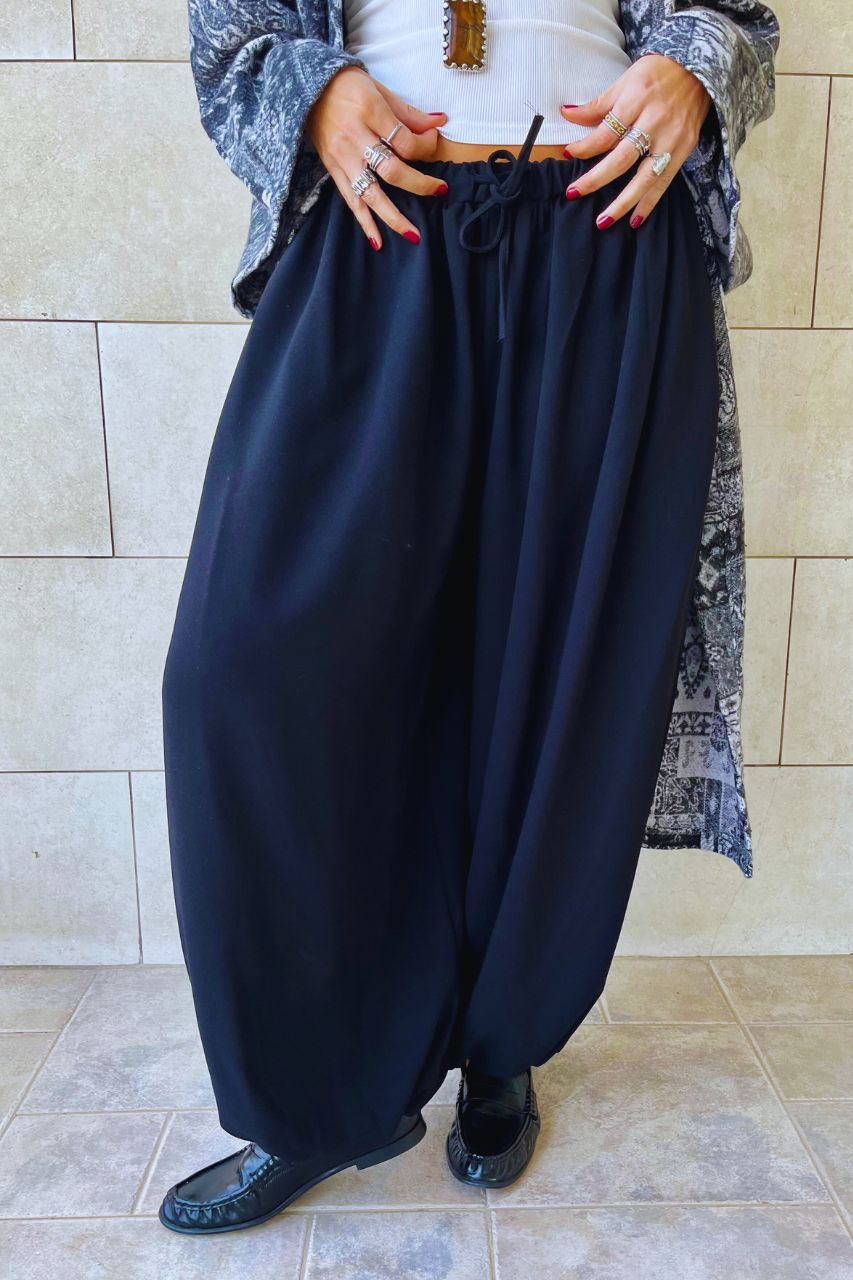 Black Calm Balloon Pants