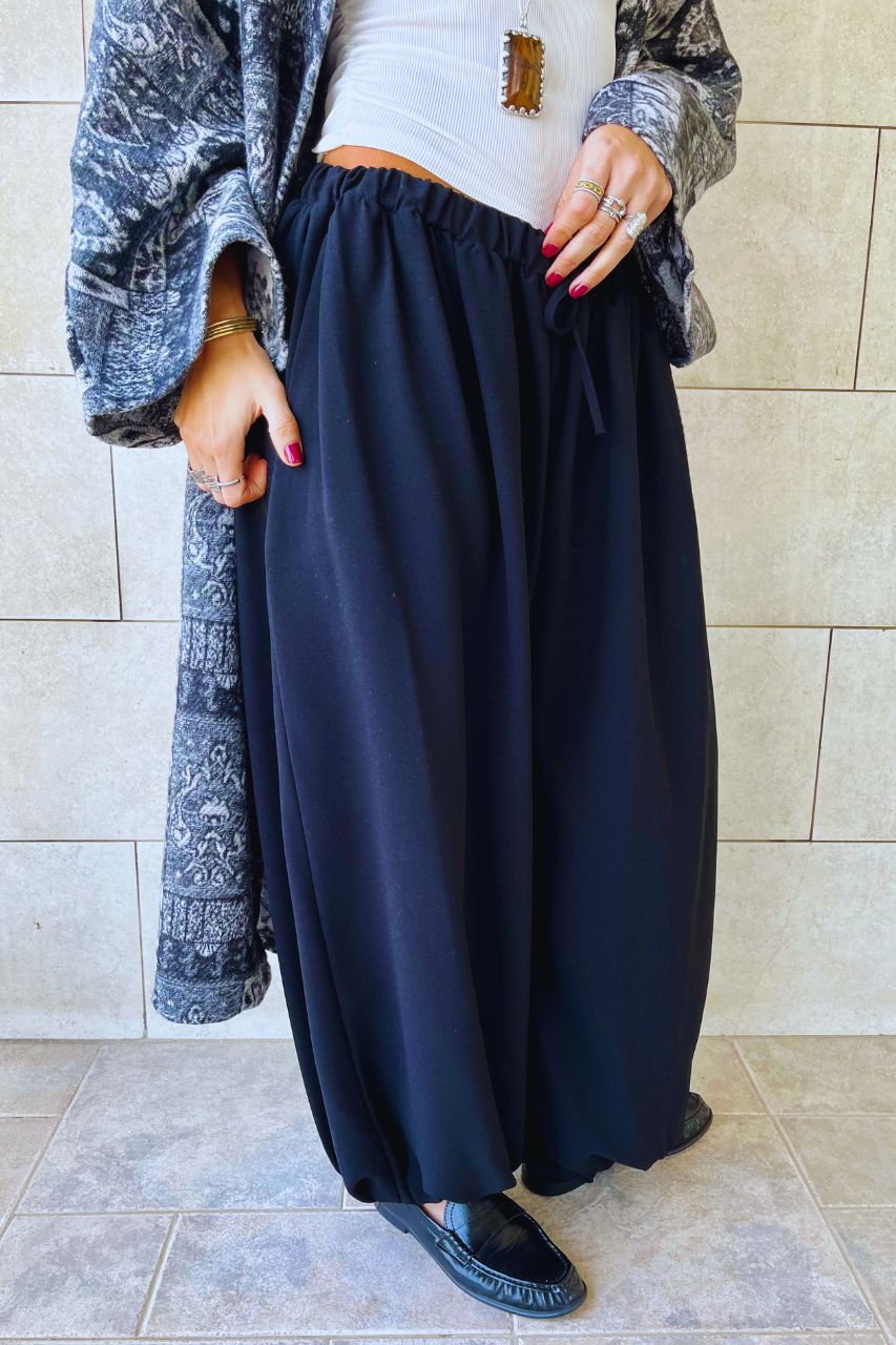 Black Calm Balloon Pants