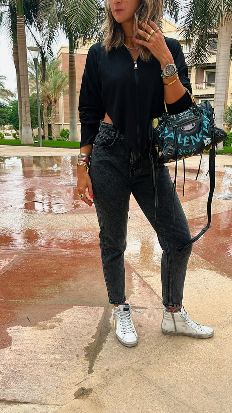 Black V Style Top