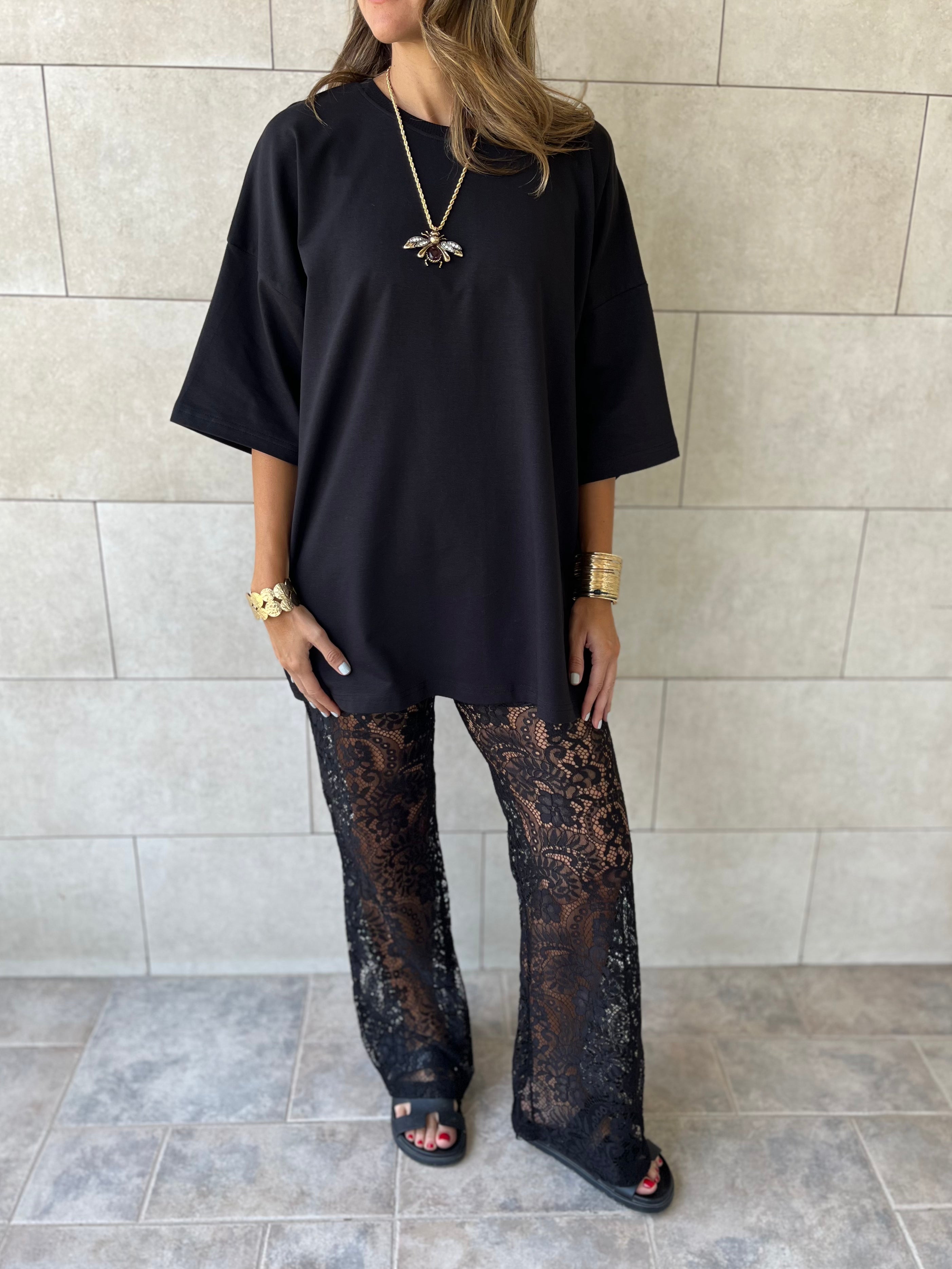 Black Oversize Me T-shirt