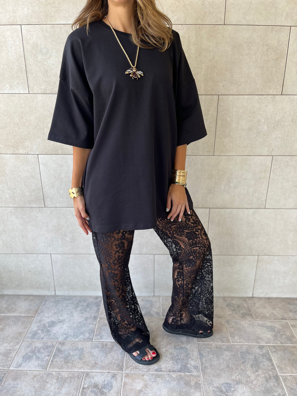 Black Oversize Me T-shirt