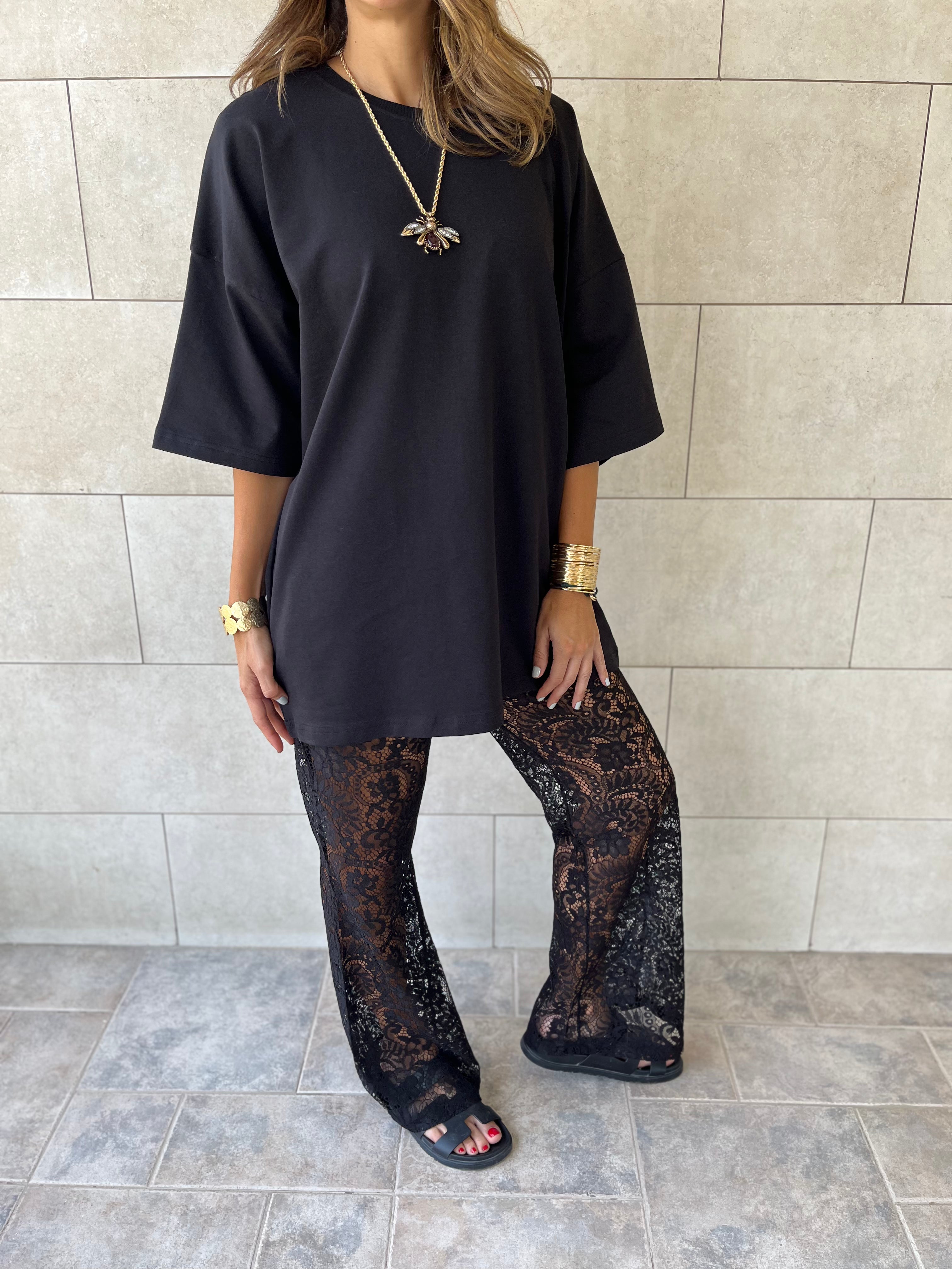 Black Oversize Me T-shirt