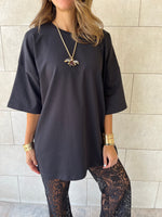 Black Oversize Me T-shirt