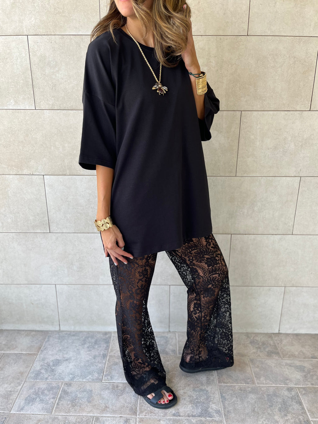 Black Oversize Me T-shirt