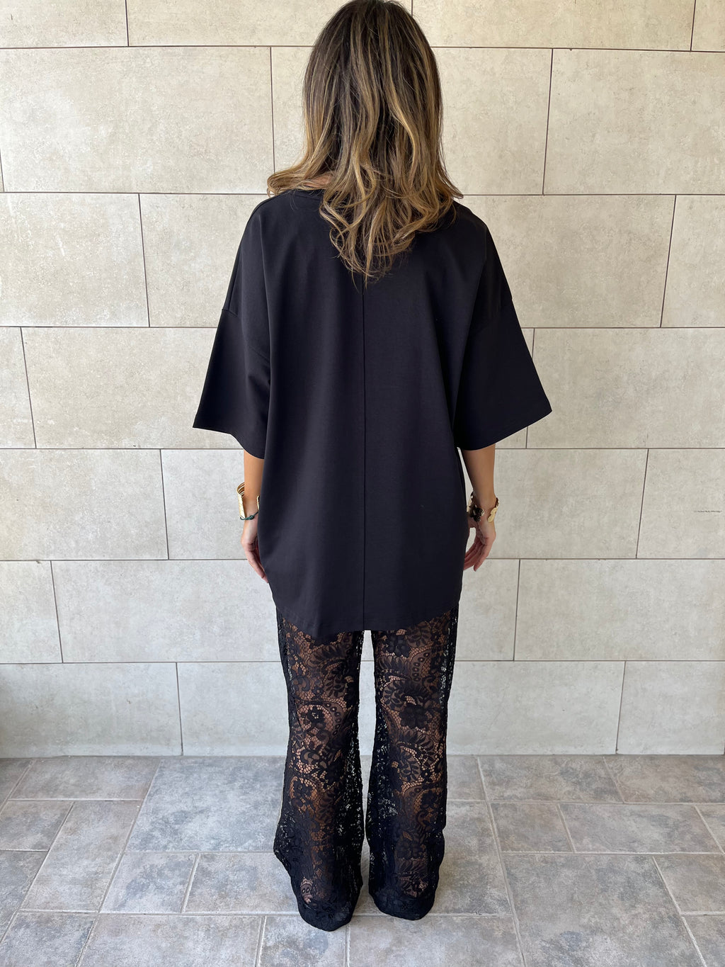 Black Oversize Me T-shirt