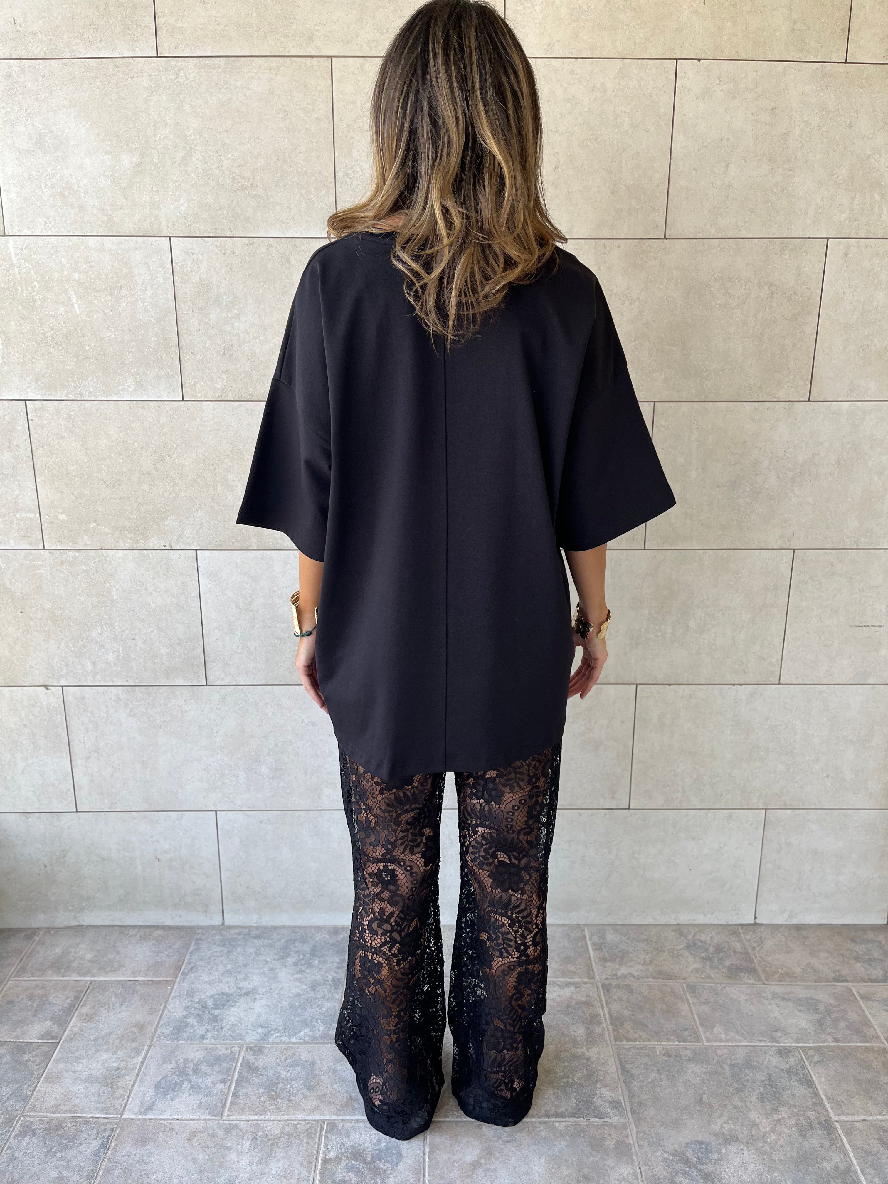 Black Oversize Me T-shirt