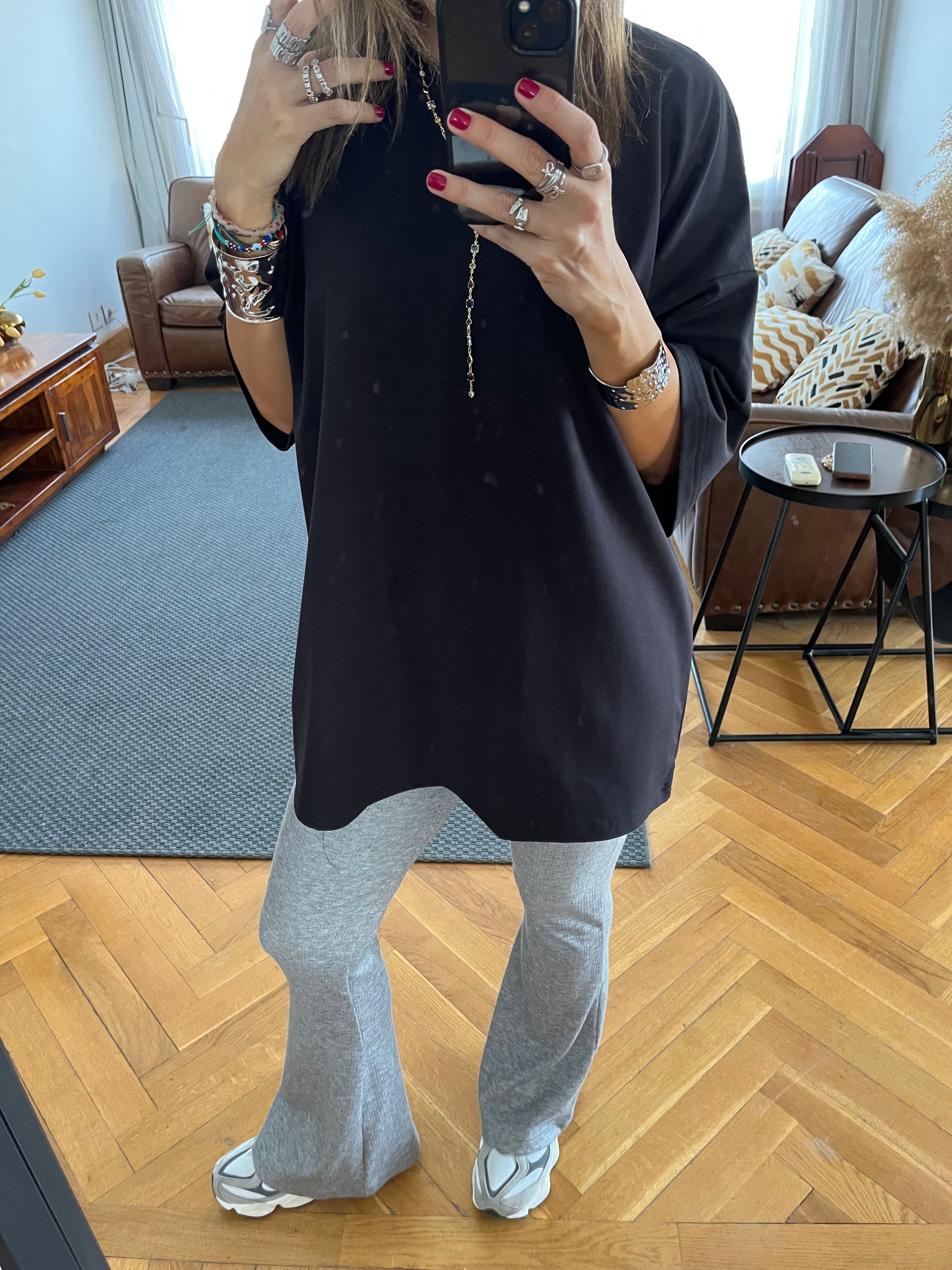 Black Oversize Me T-shirt