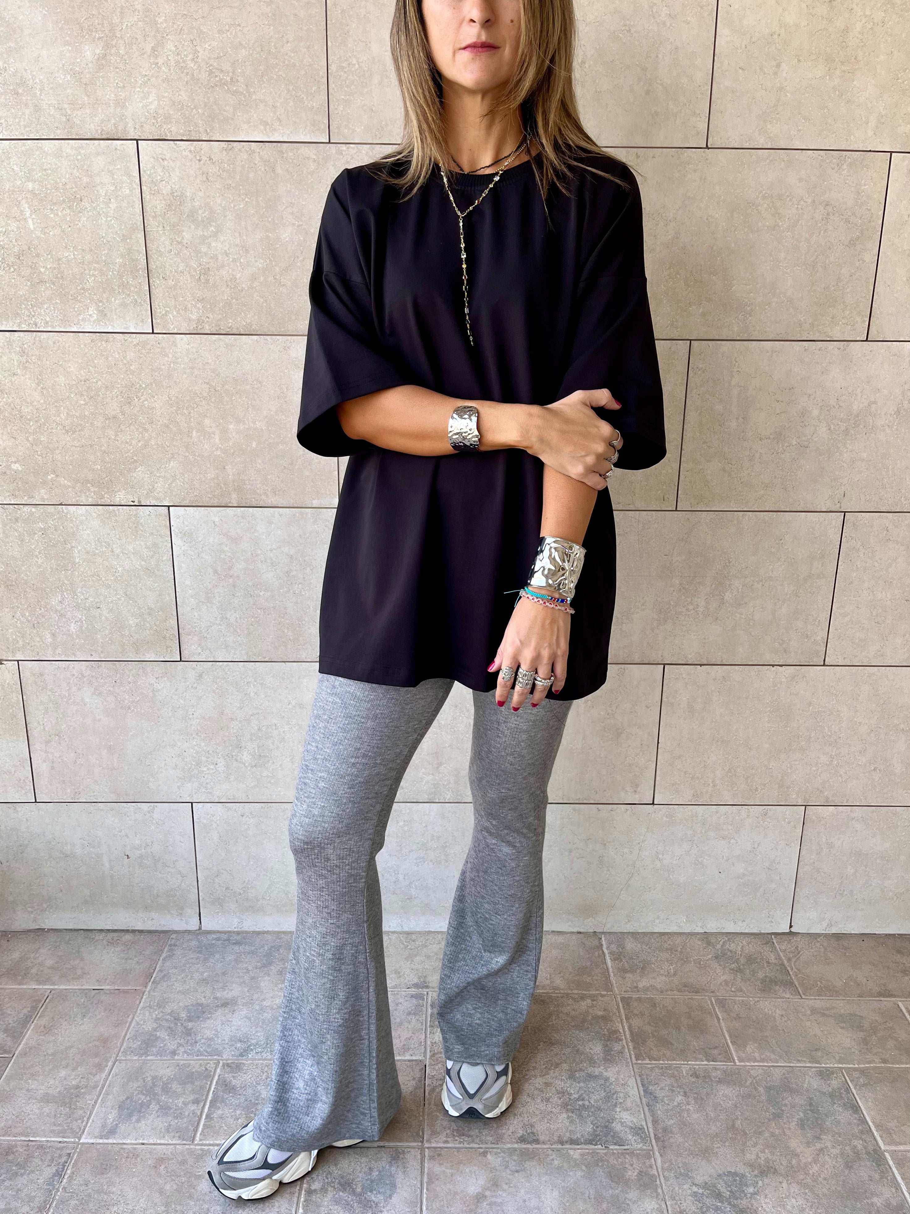 Black Oversize Me T-shirt