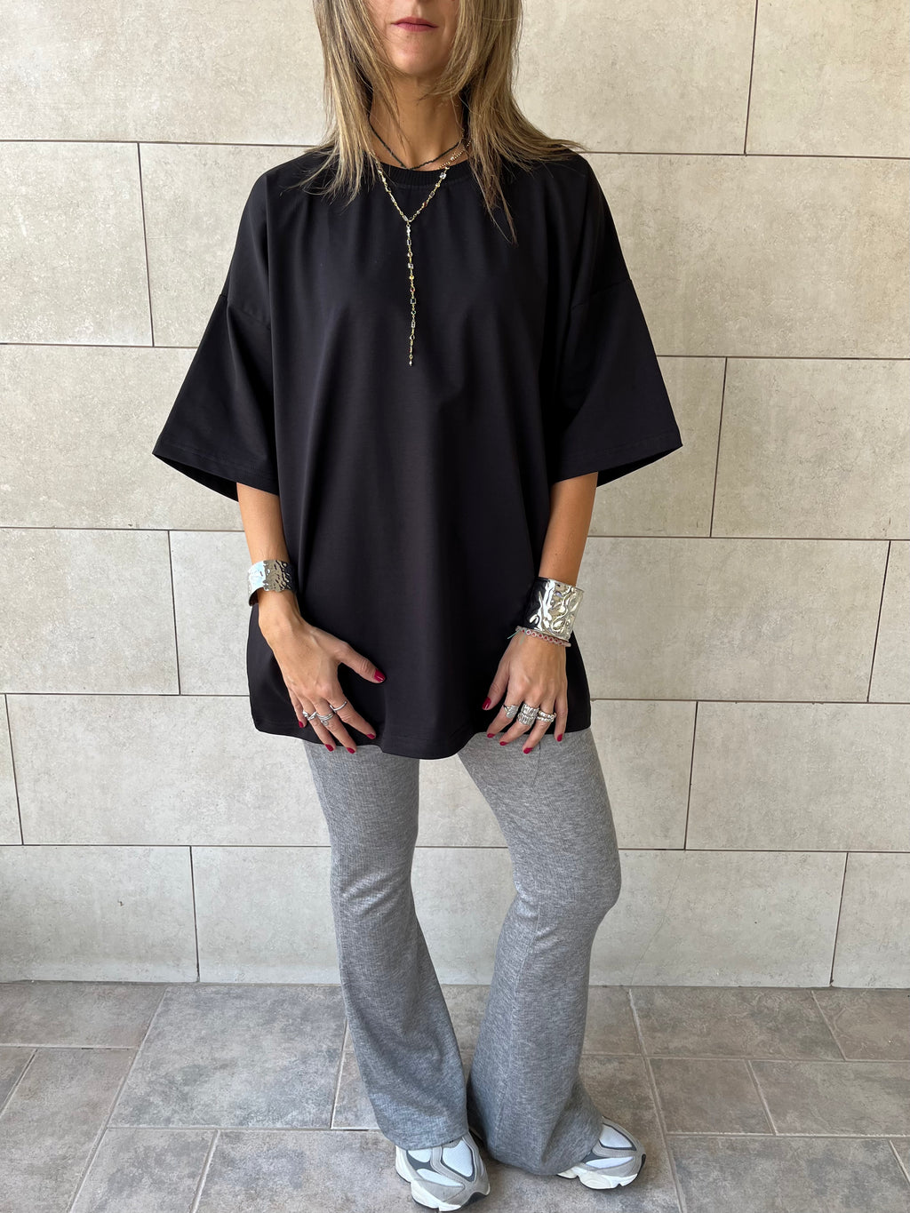 Black Oversize Me T-shirt