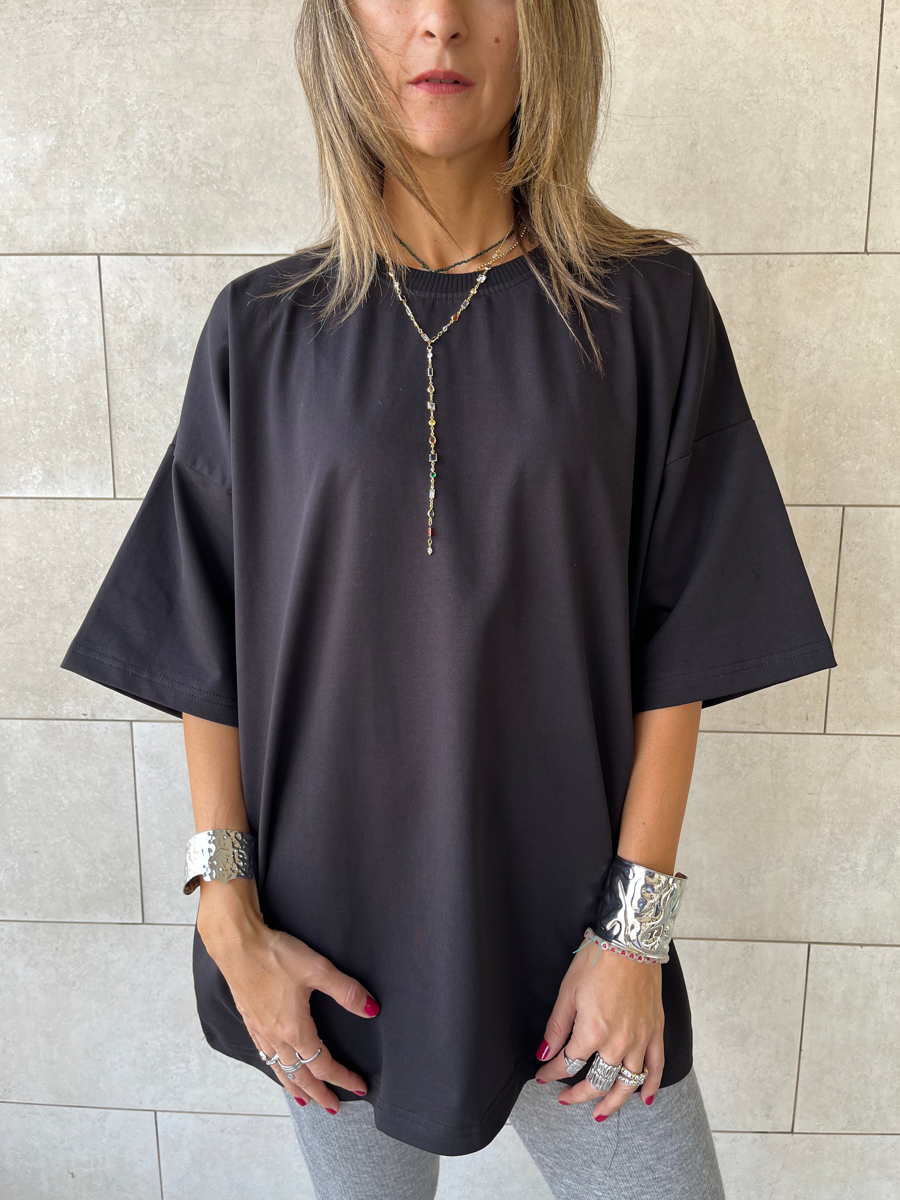 Black Oversize Me T-shirt