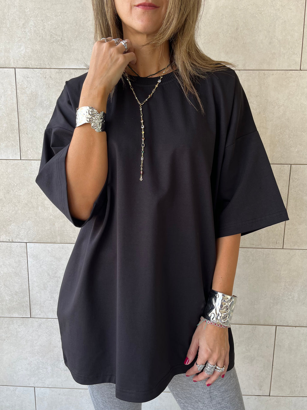 Black Oversize Me T-shirt