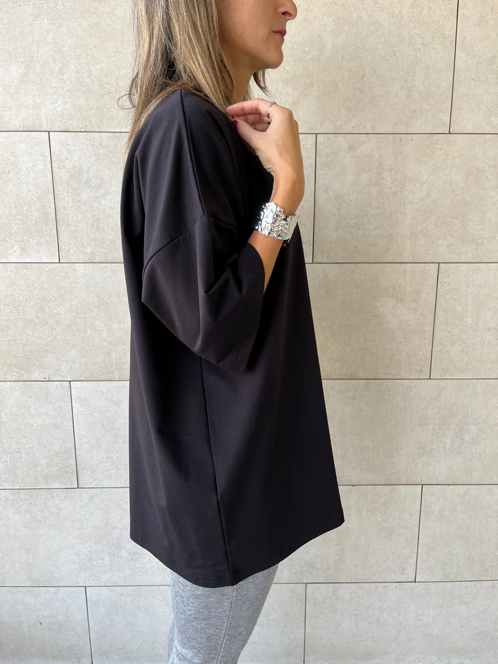 Black Oversize Me T-shirt