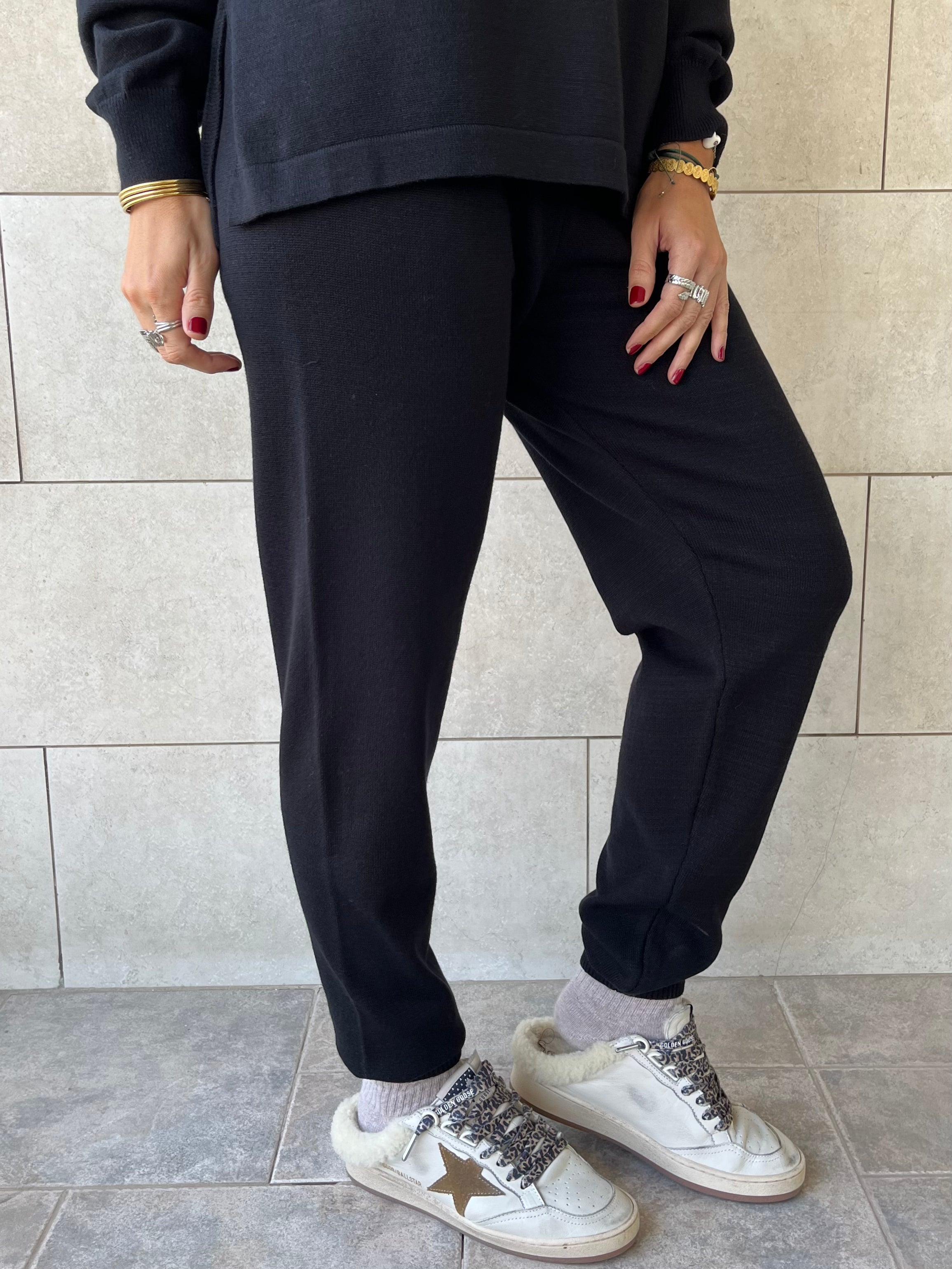 Black Frillu Essential Basic Set