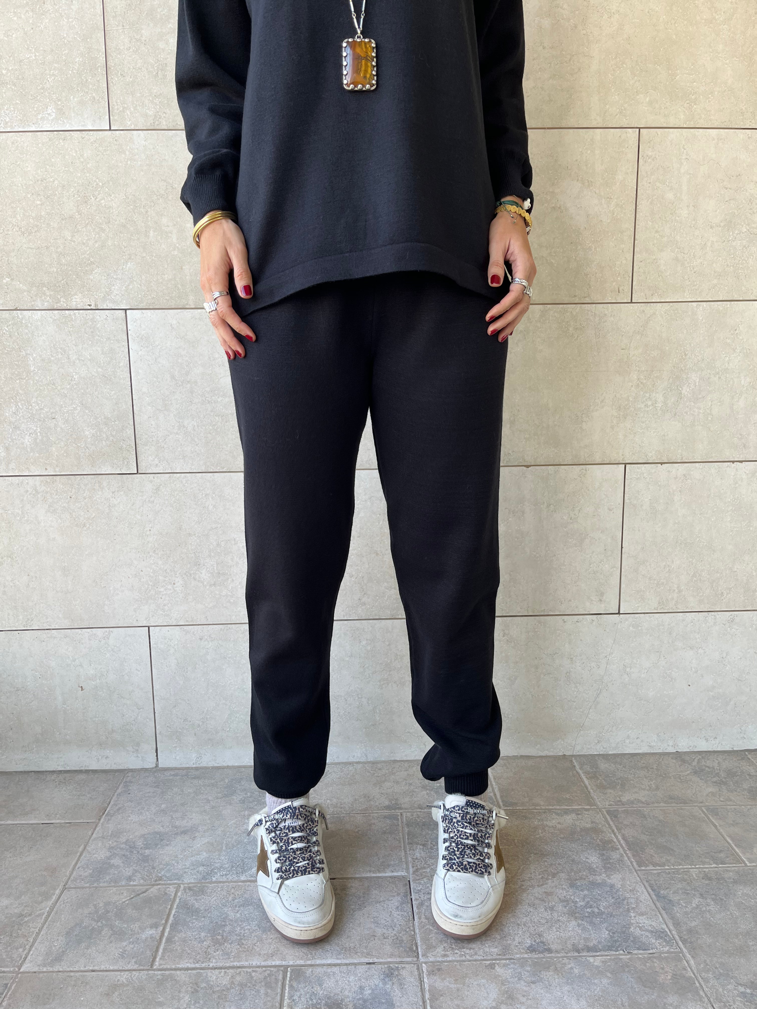 Black Frillu Essential Basic Set