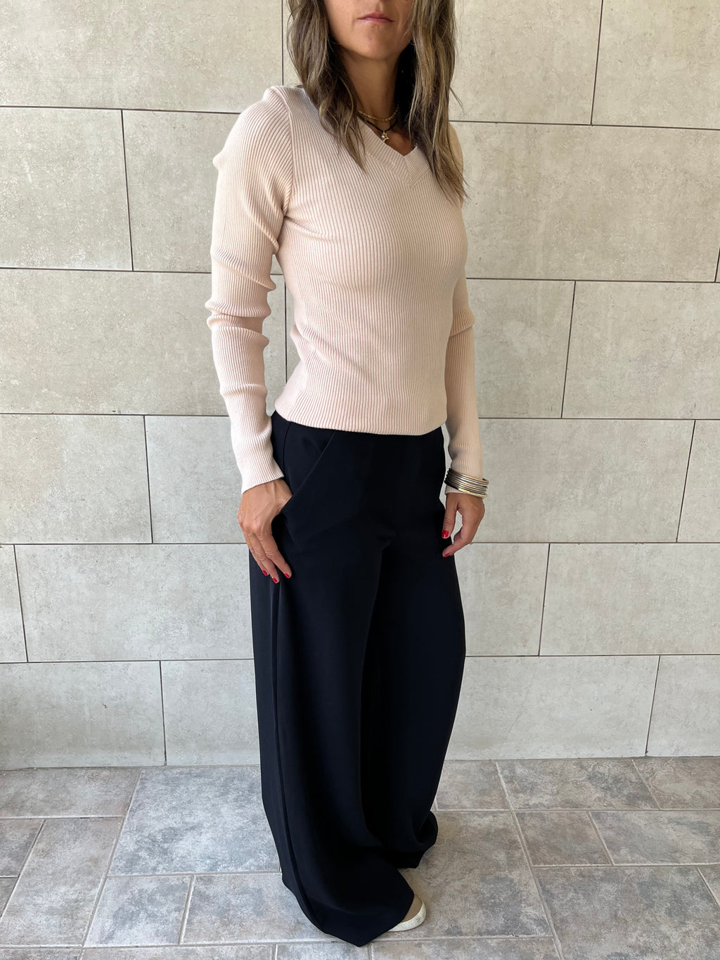 Beige V-Neck Contour Elevated Pullover