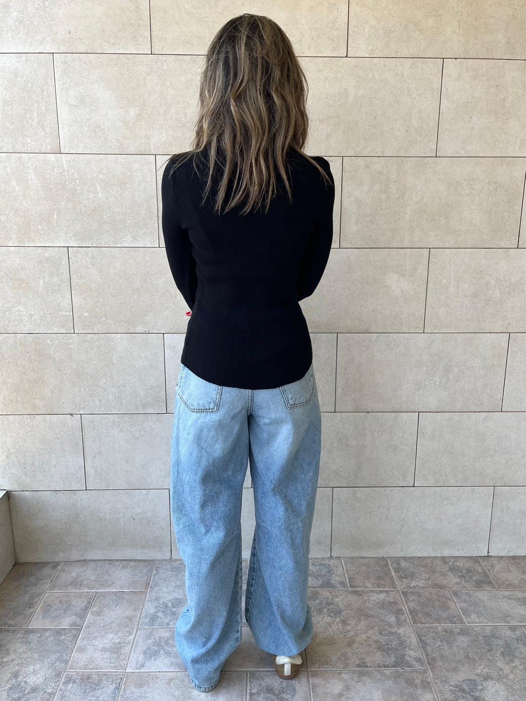 Black V-Neck Contour Elevated Pullover