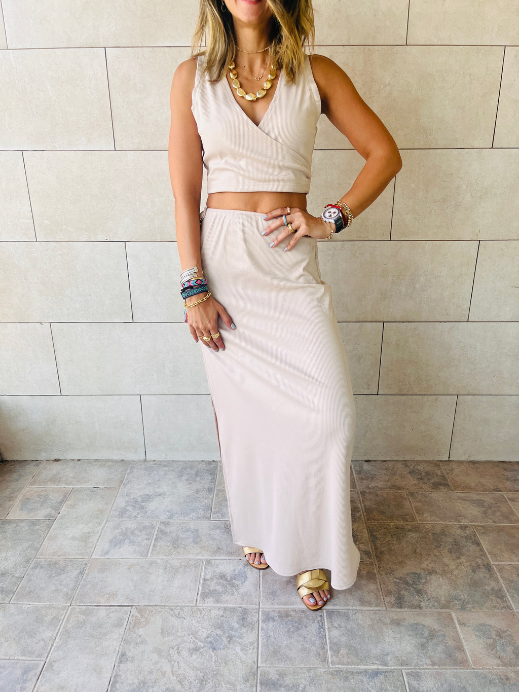 Beige she's Celebrating set