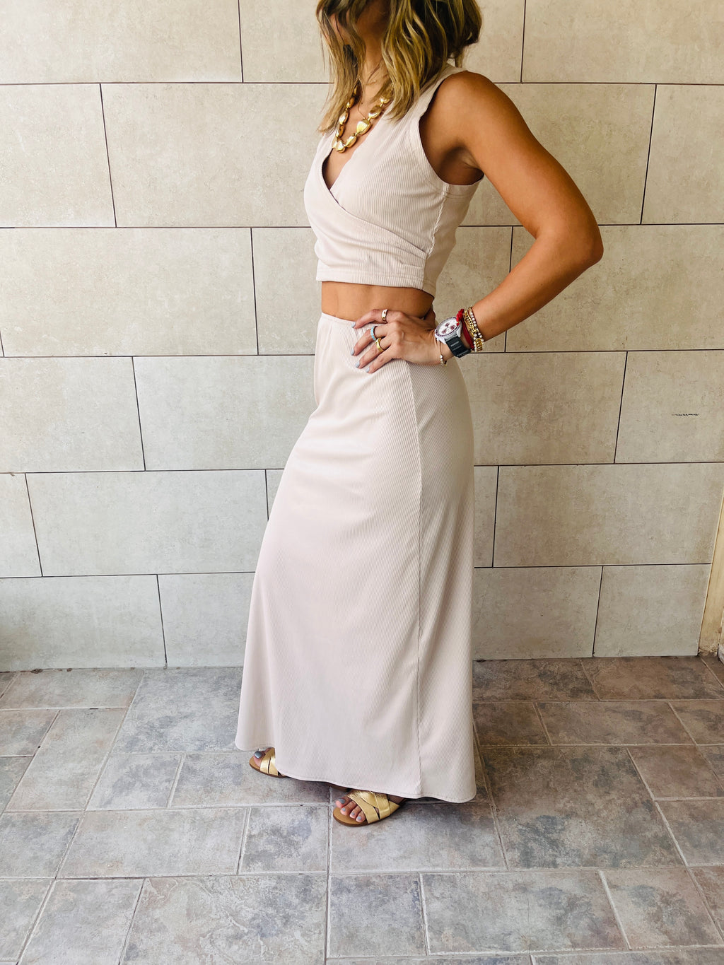 Beige she's Celebrating set