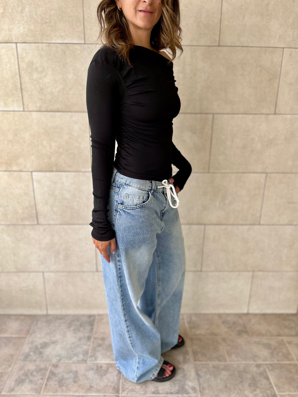 Black 130 Off Shoulder Long Sleeve Ruched Top