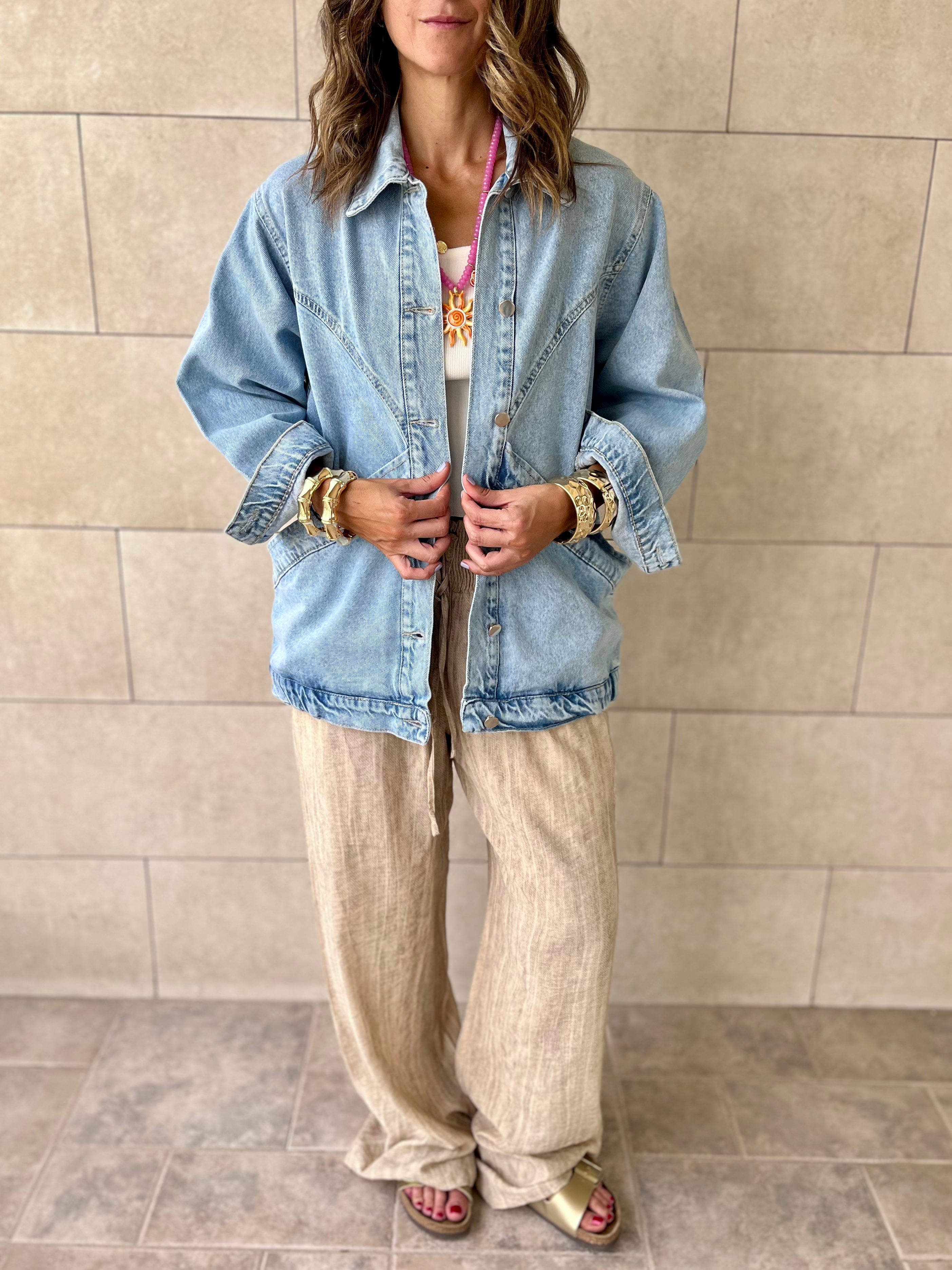 Light Exaggerated Double Pocket Denim Jacket