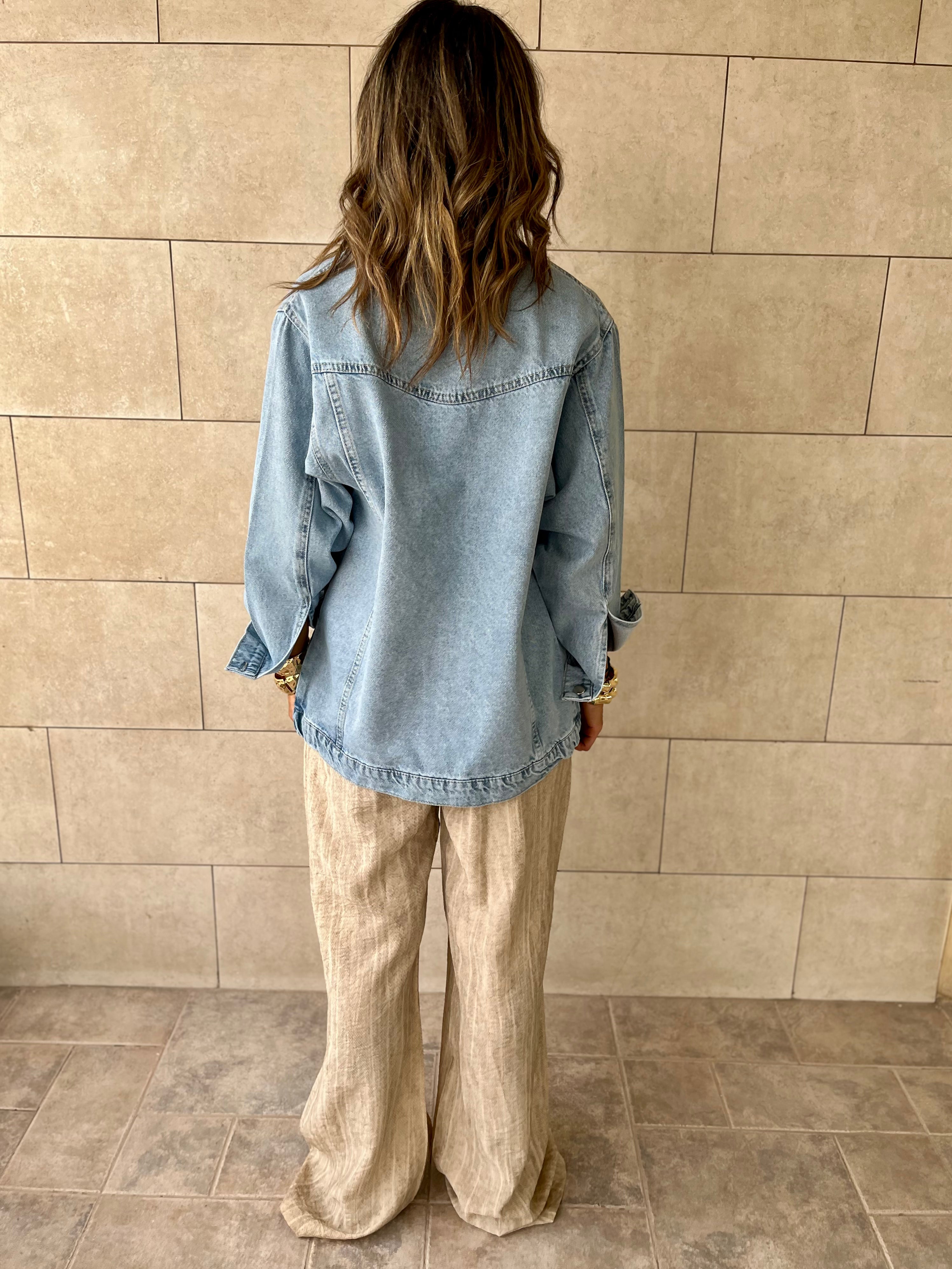 Light Exaggerated Double Pocket Denim Jacket