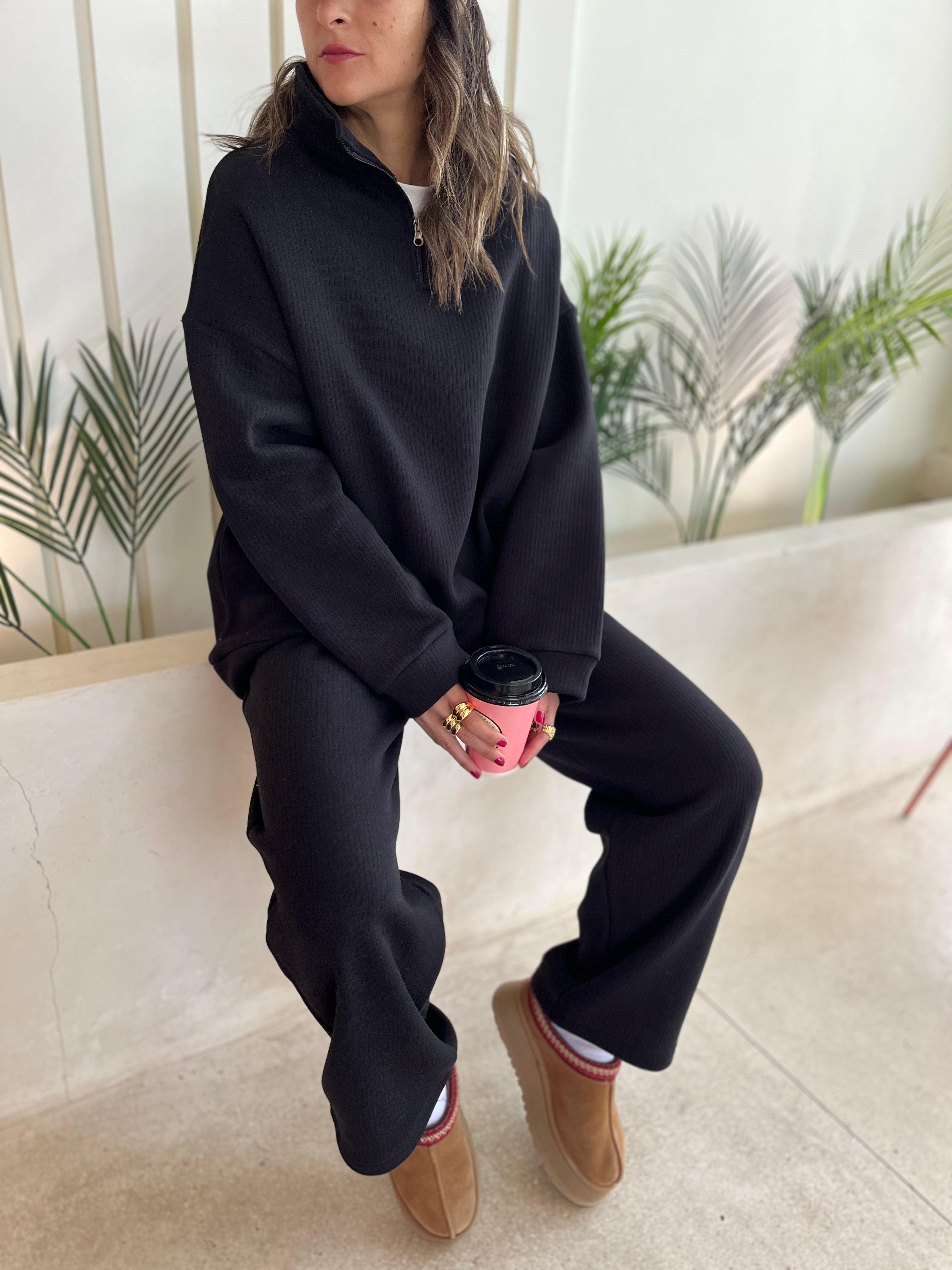 Black Quarter Velvet Lined Set