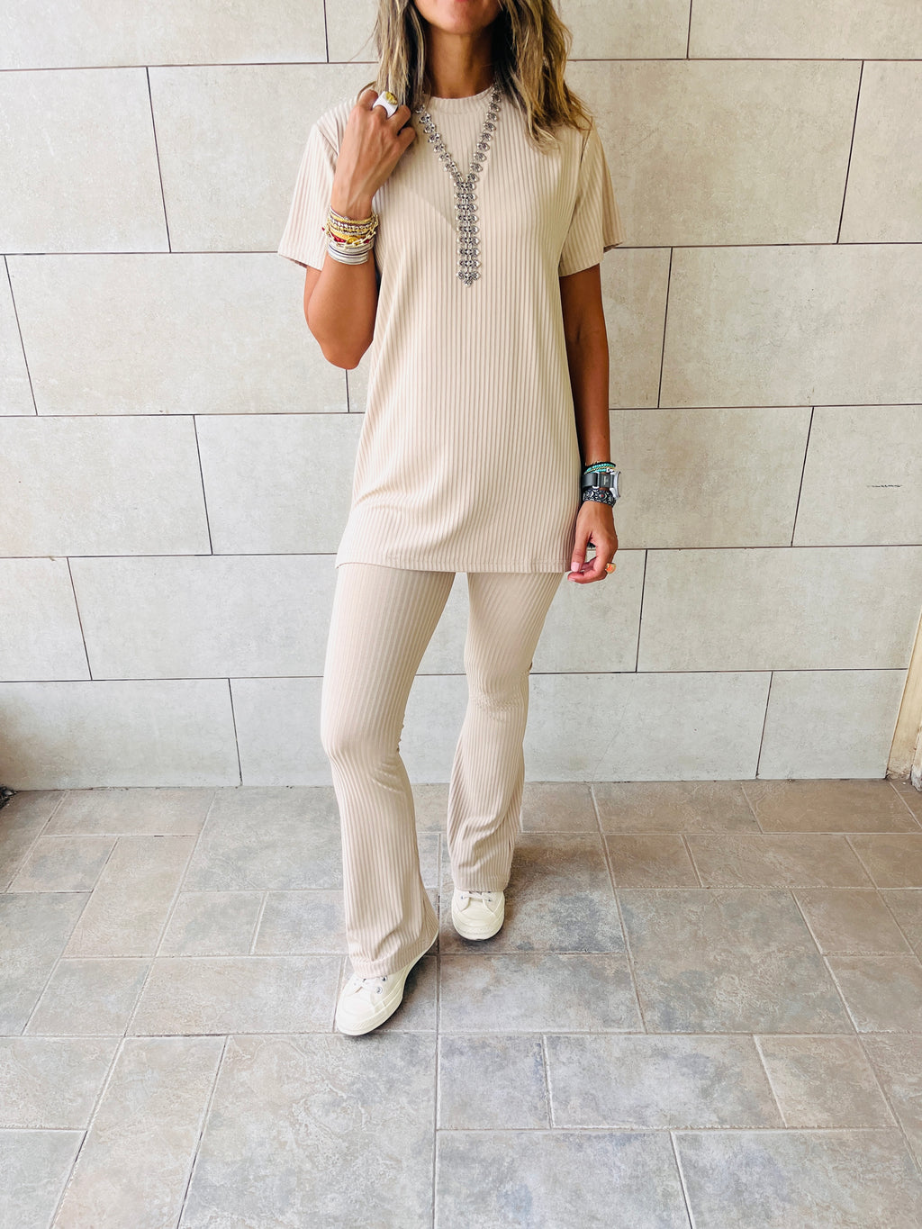 The Beige Uni Essential Flare Set