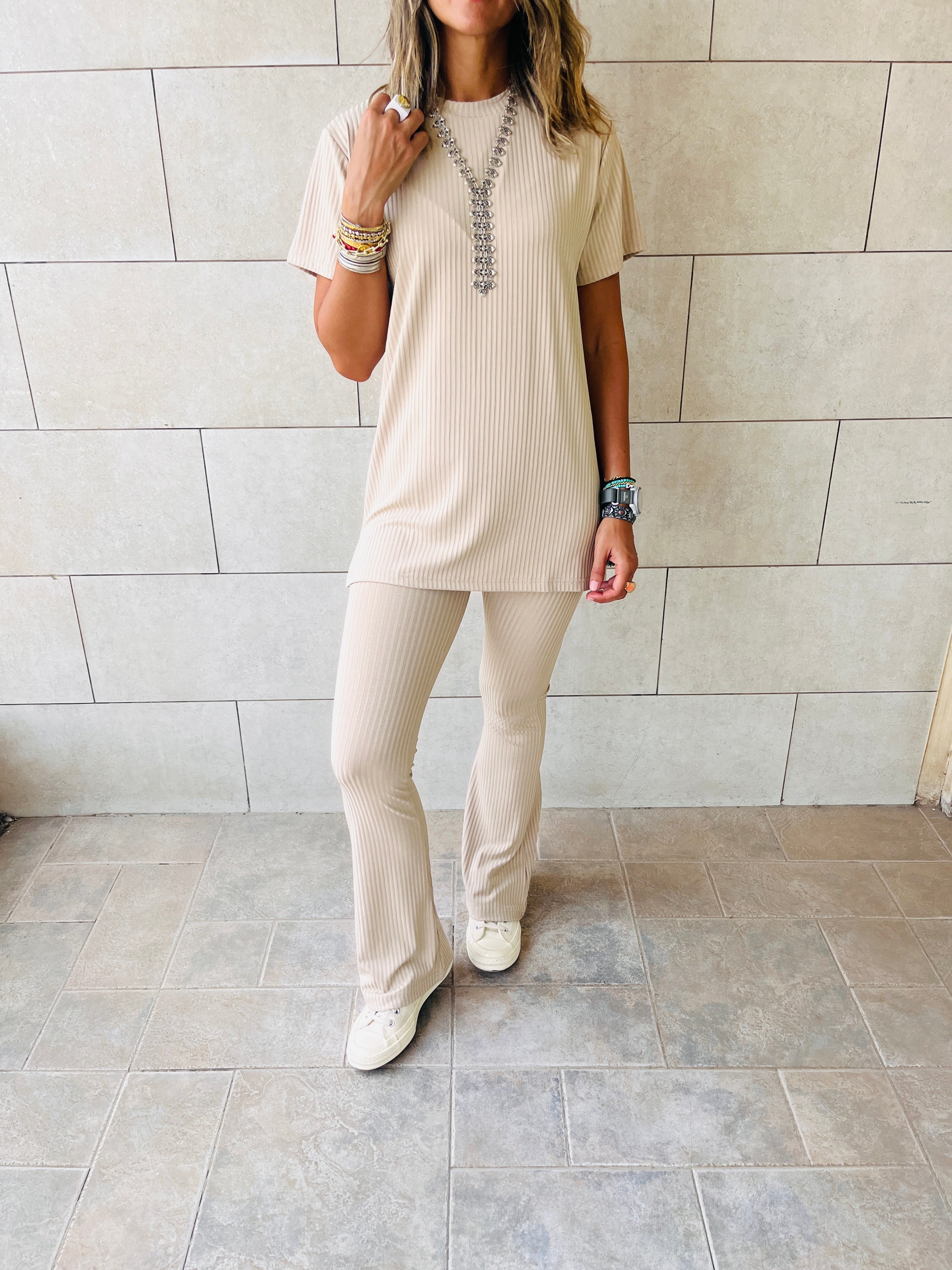 The Beige Uni Essential Flare Set