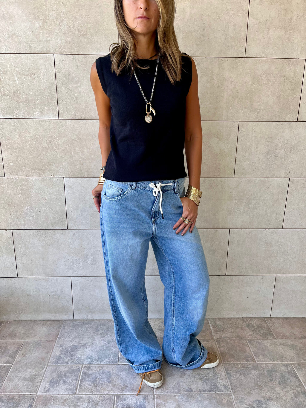 Black Sleeveless Crew Neck Knit Top