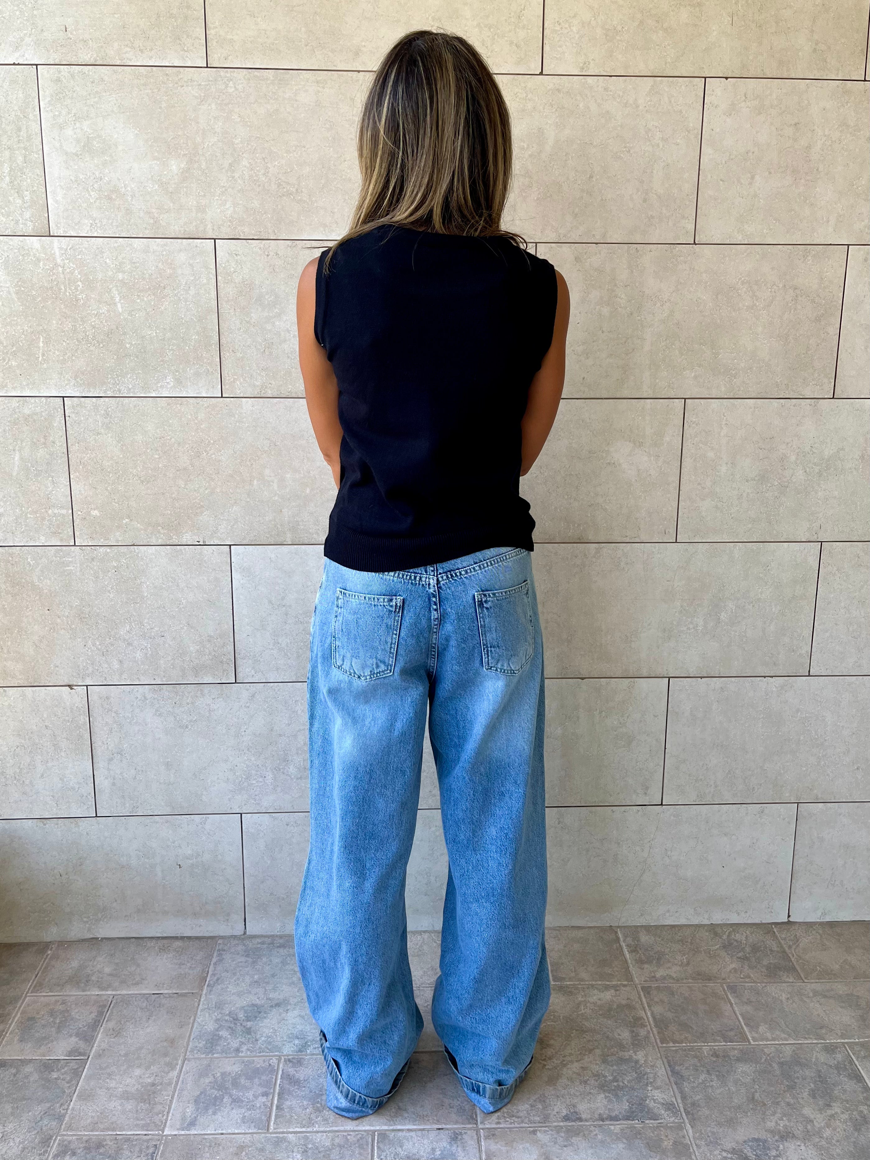 Black Sleeveless Crew Neck Knit Top