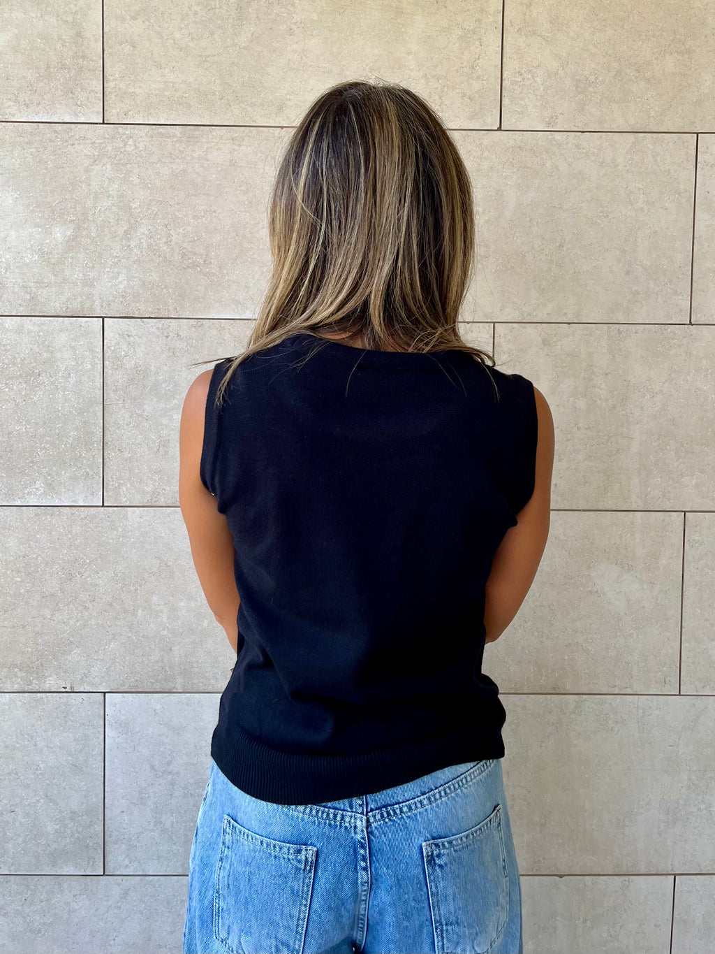 Black Sleeveless Crew Neck Knit Top