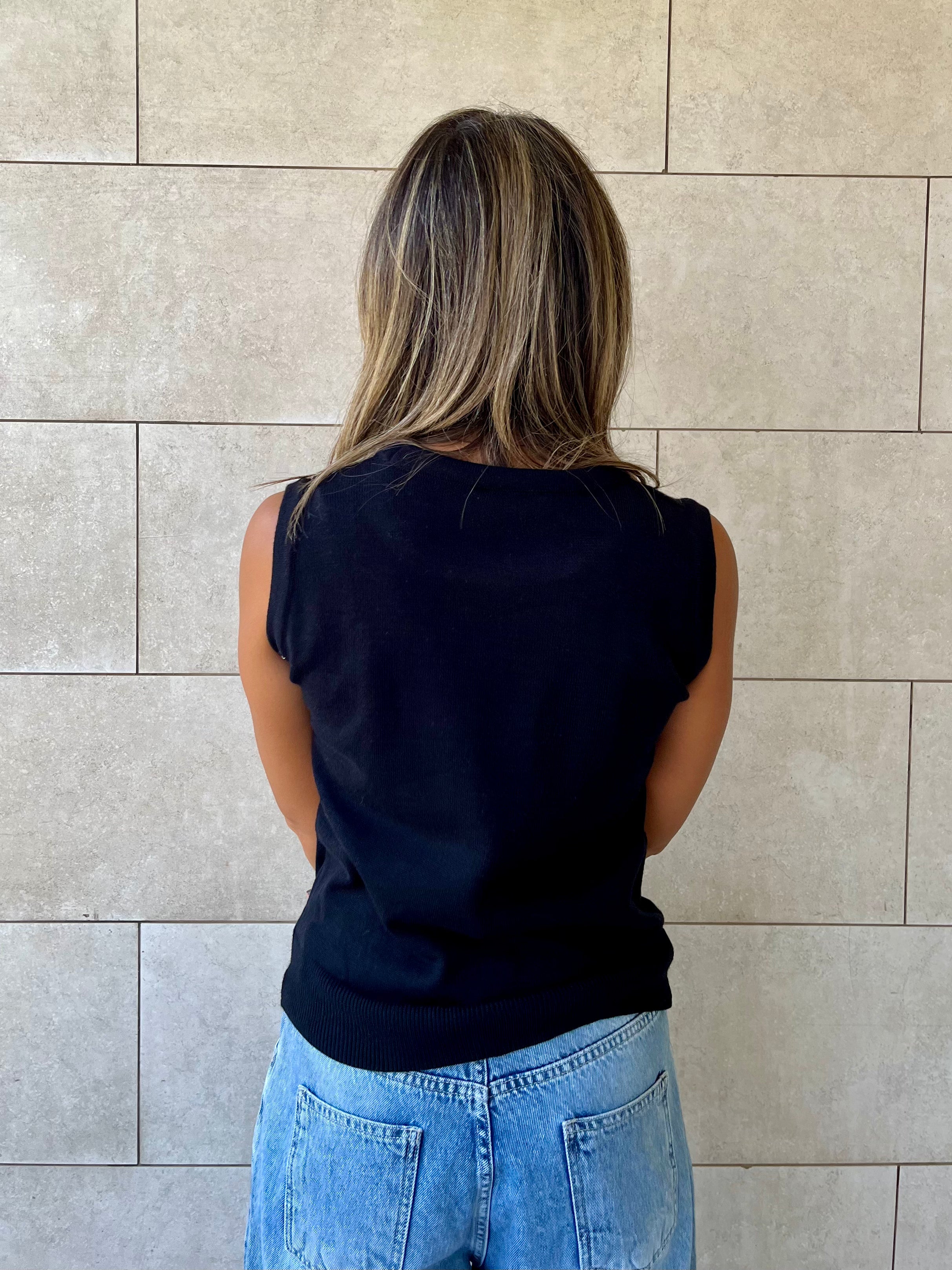 Black Sleeveless Crew Neck Knit Top