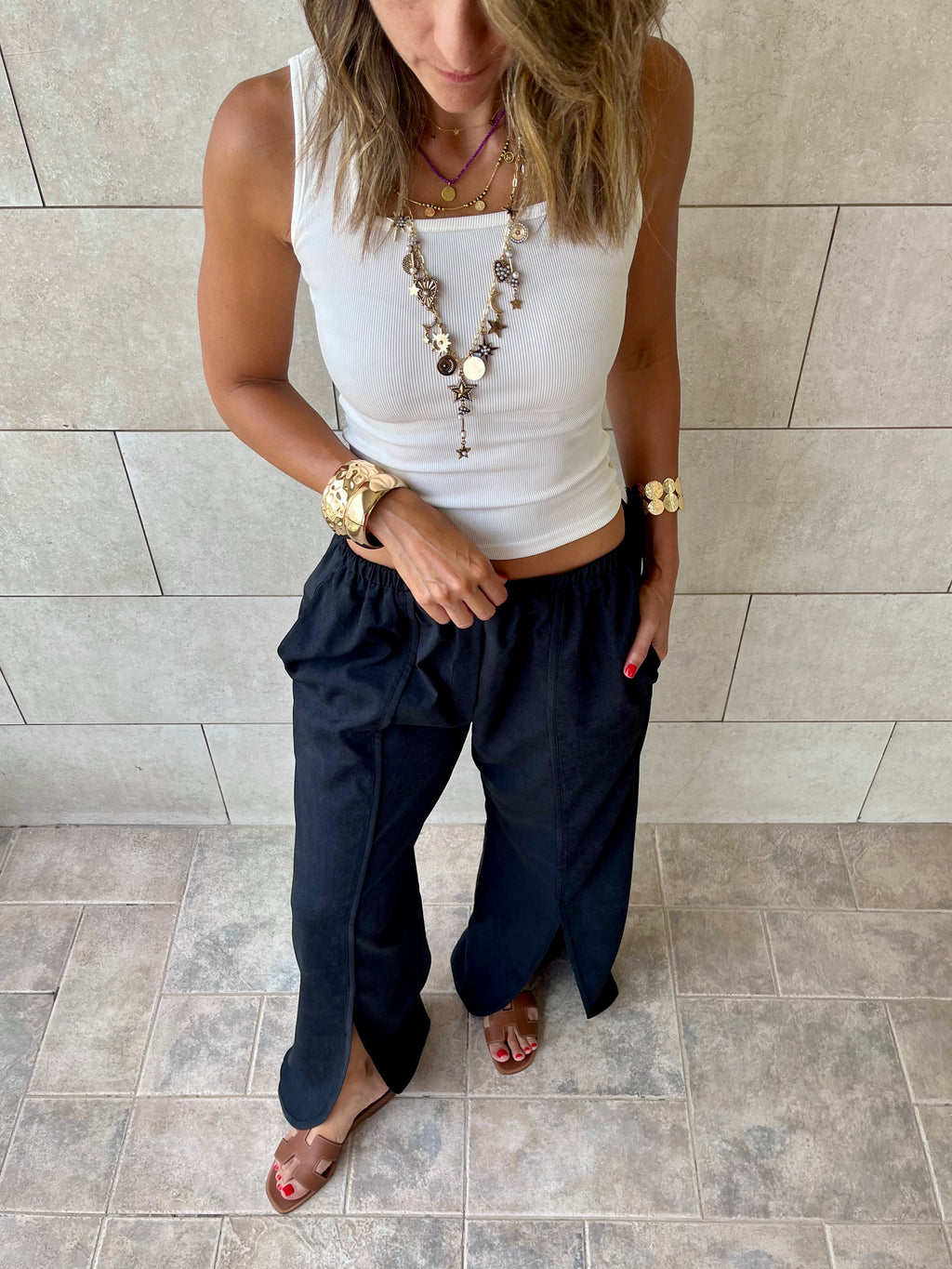 Black Middle Line Ropped In Pants