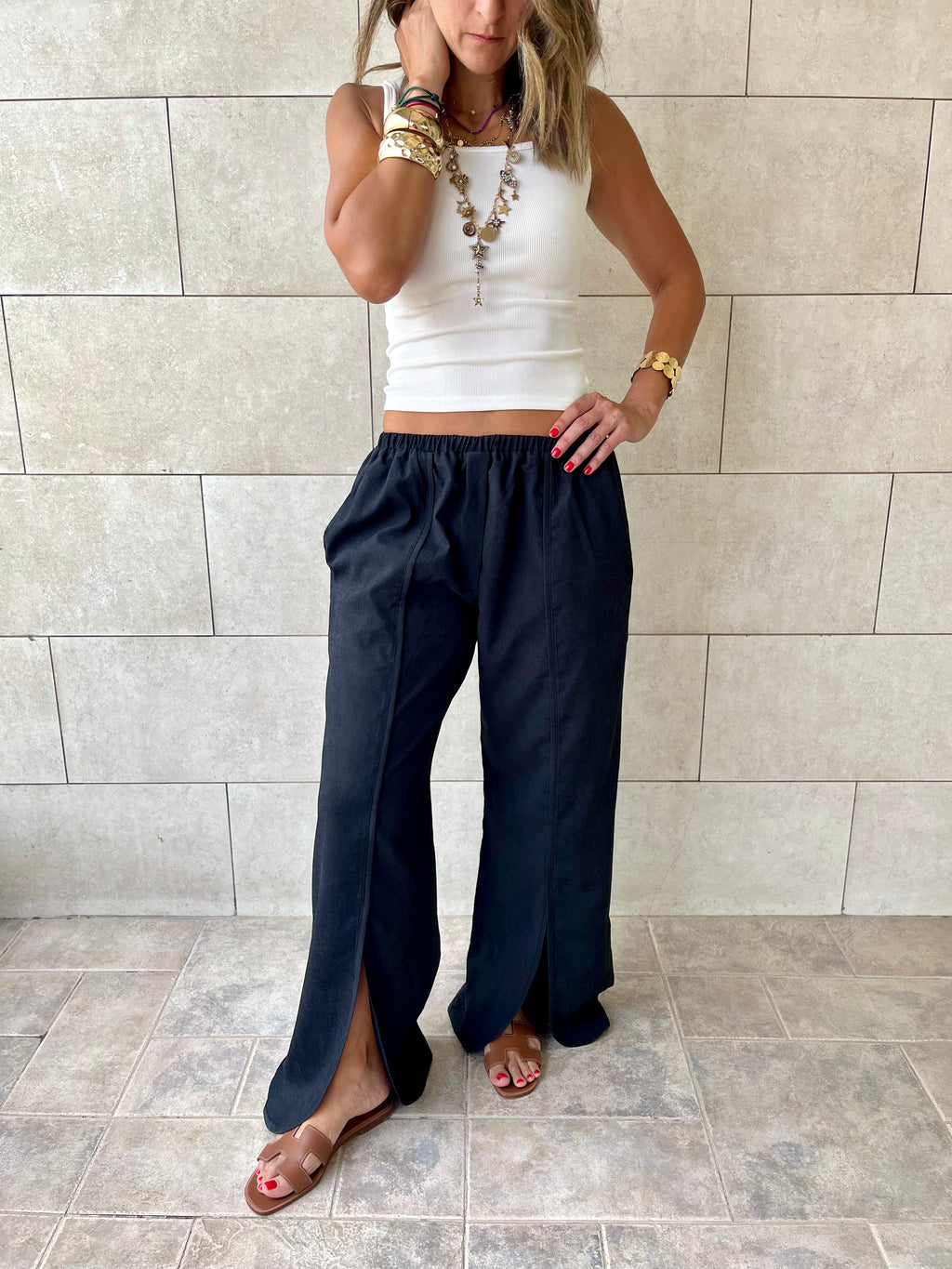 Black Middle Line Ropped In Pants