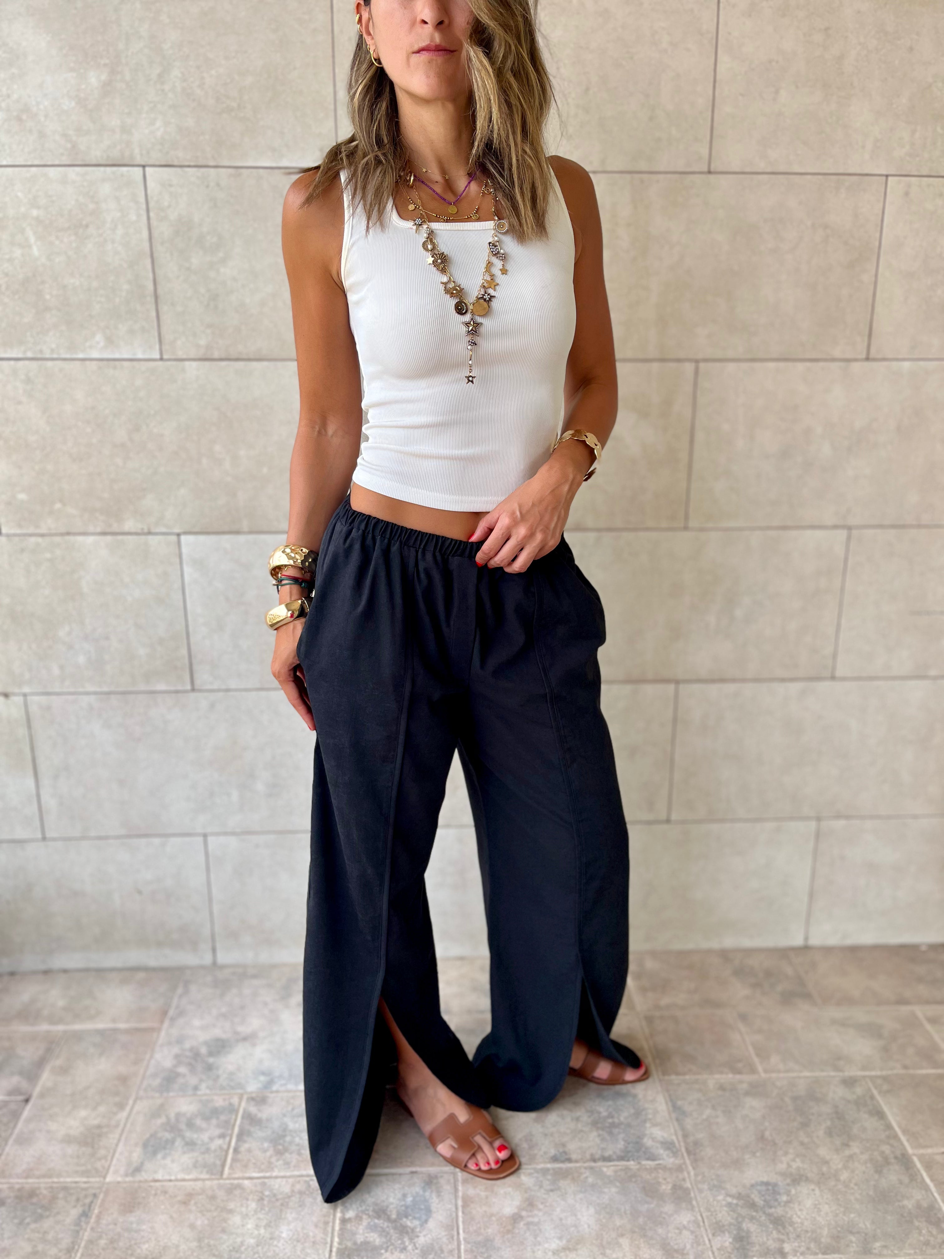 Black Middle Line Ropped In Pants