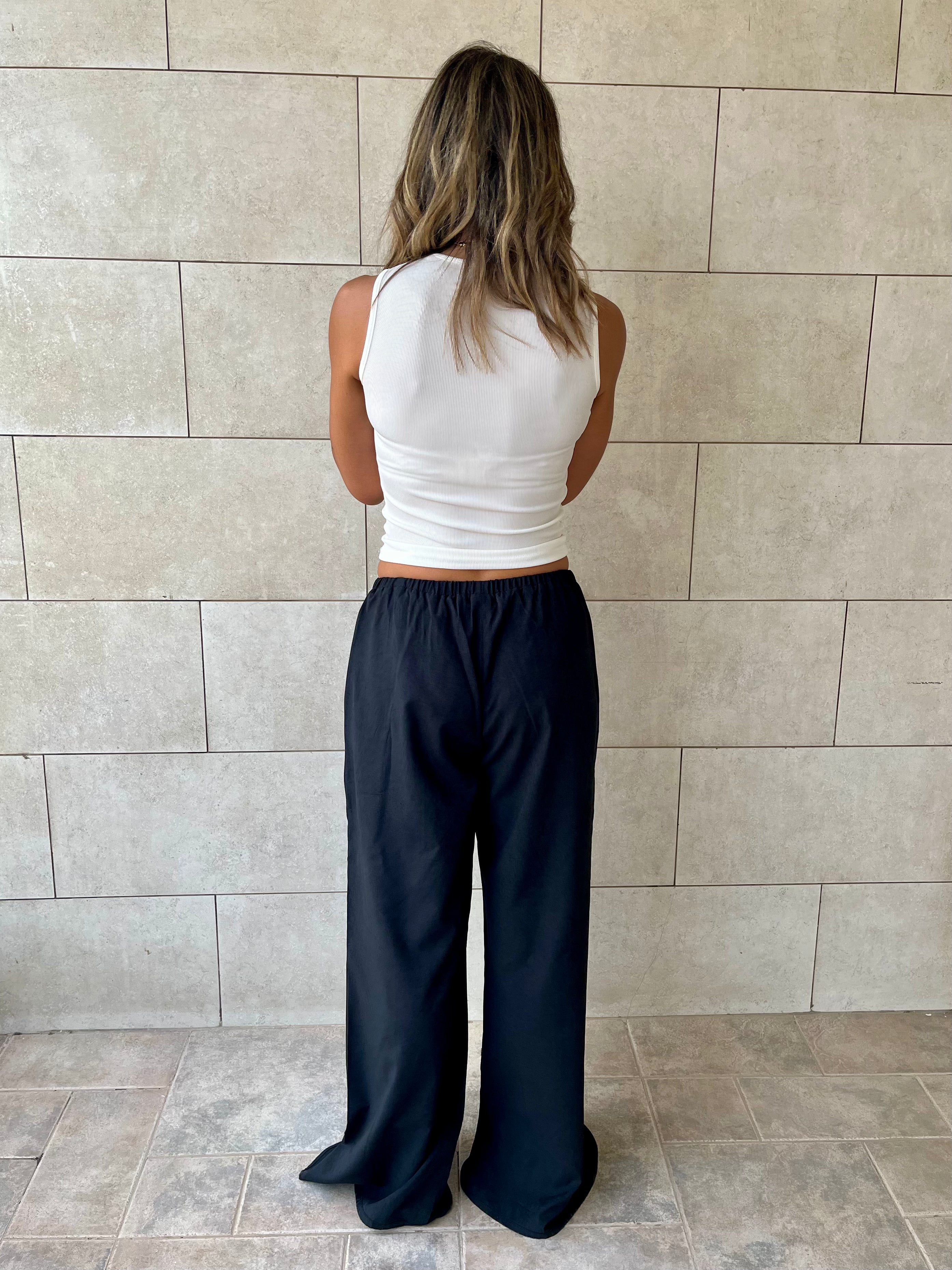 Black Middle Line Ropped In Pants