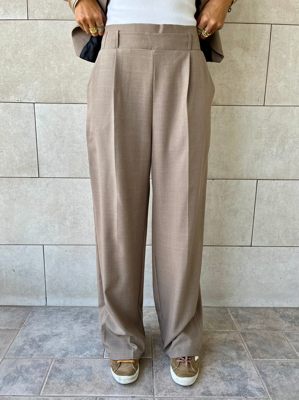 Cafe Frillu Signature Pants