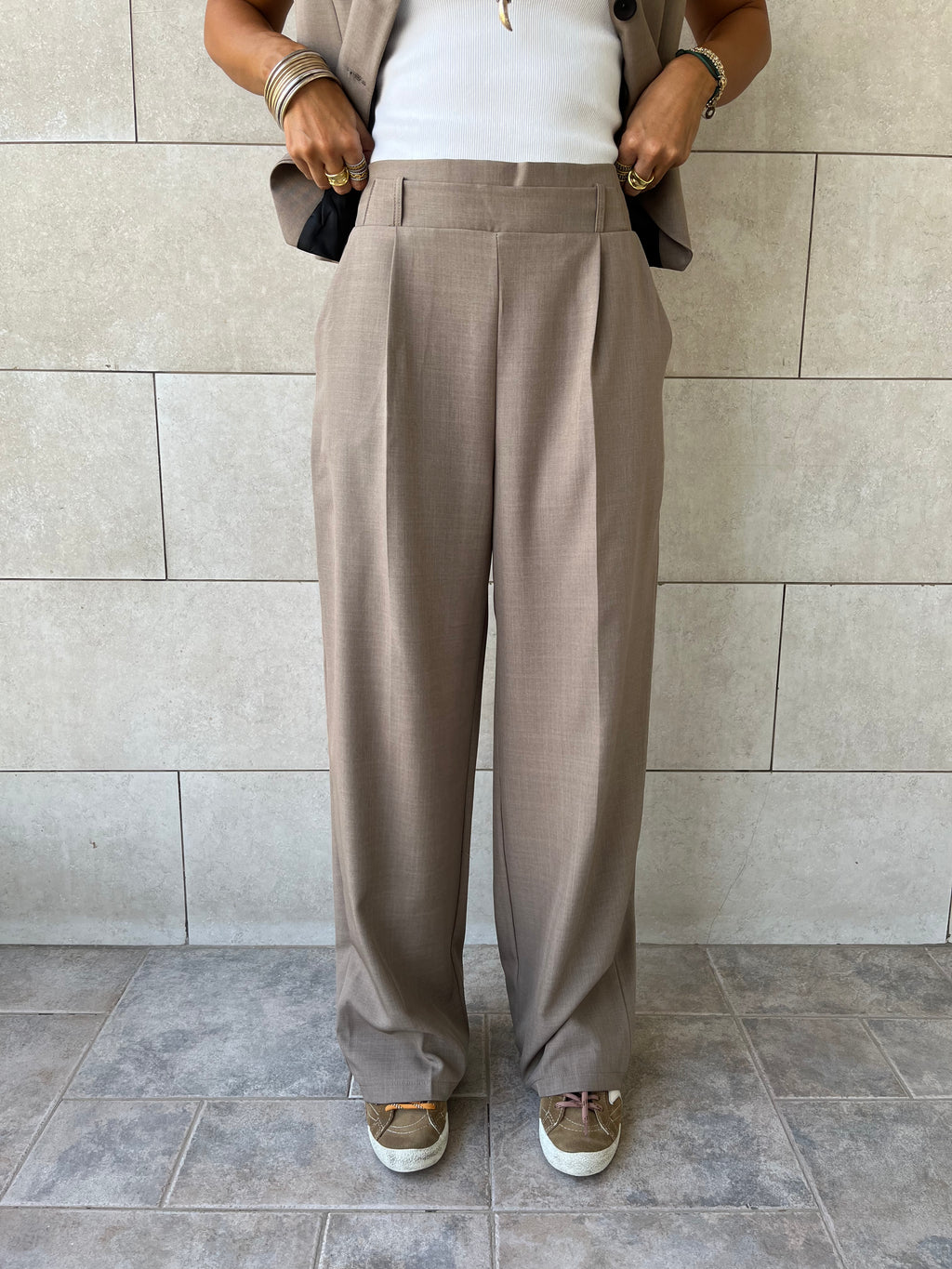 Cafe Frillu Signature Pants