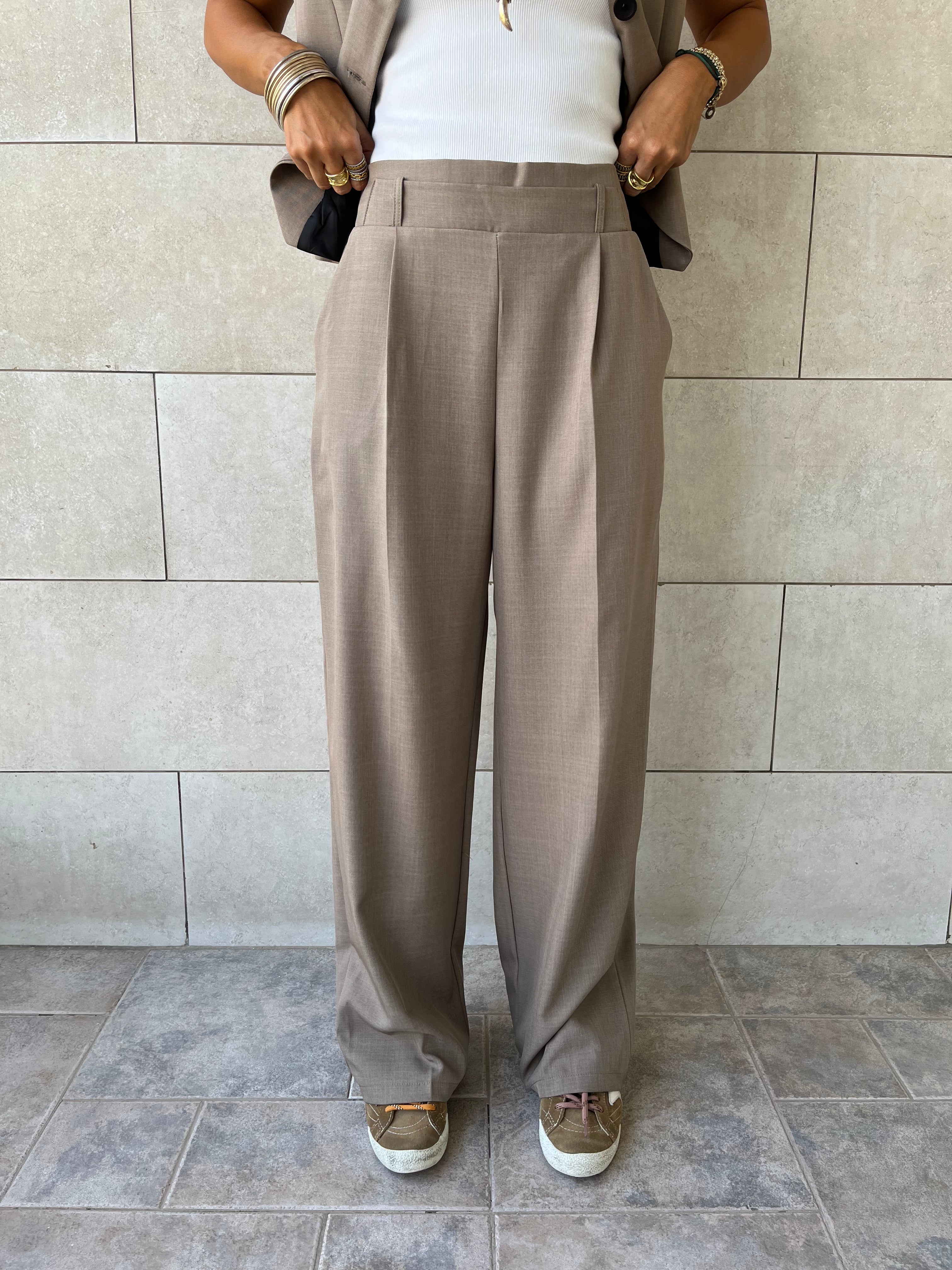 Cafe Frillu Signature Pants