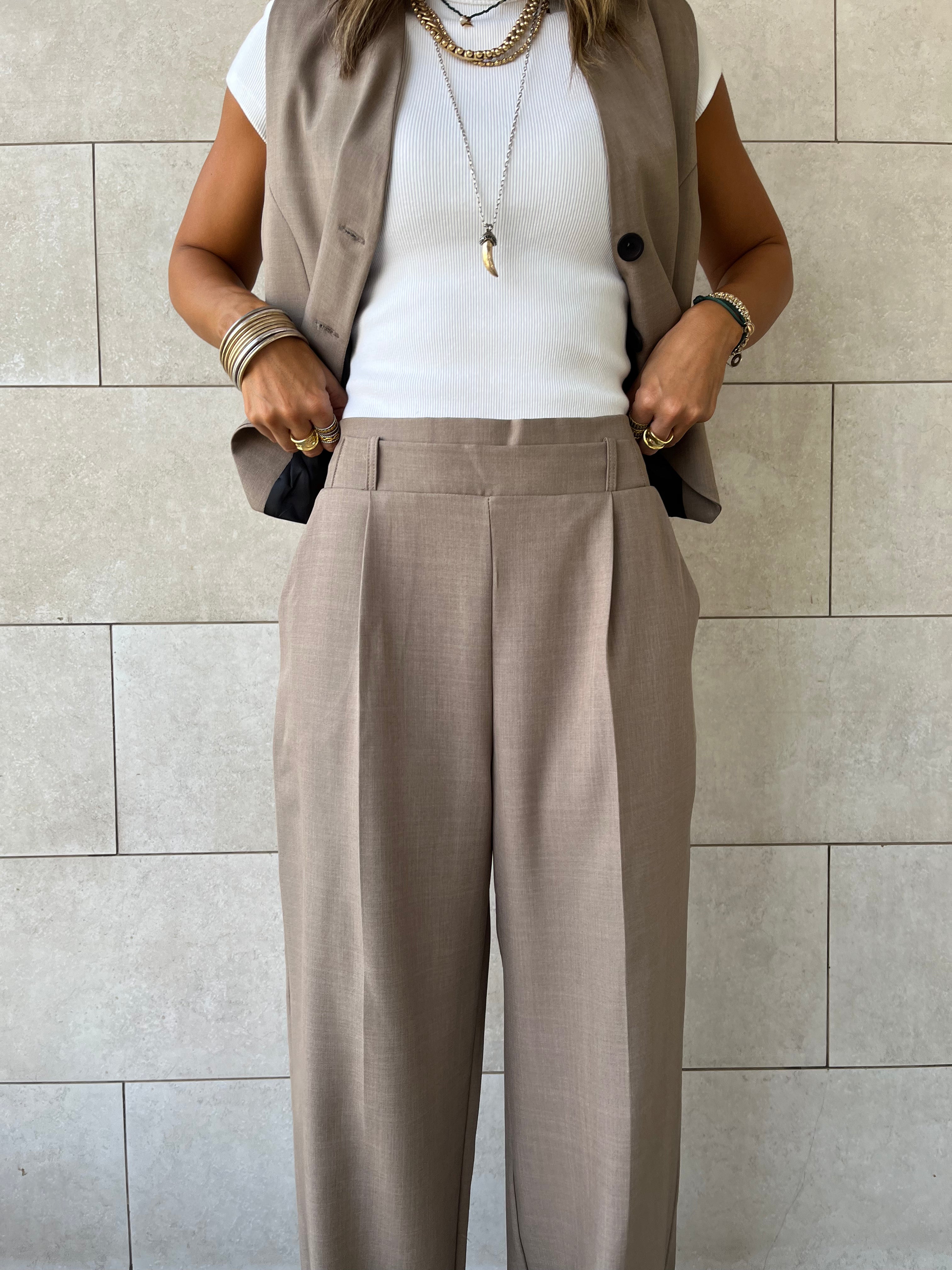 Cafe Frillu Signature Pants