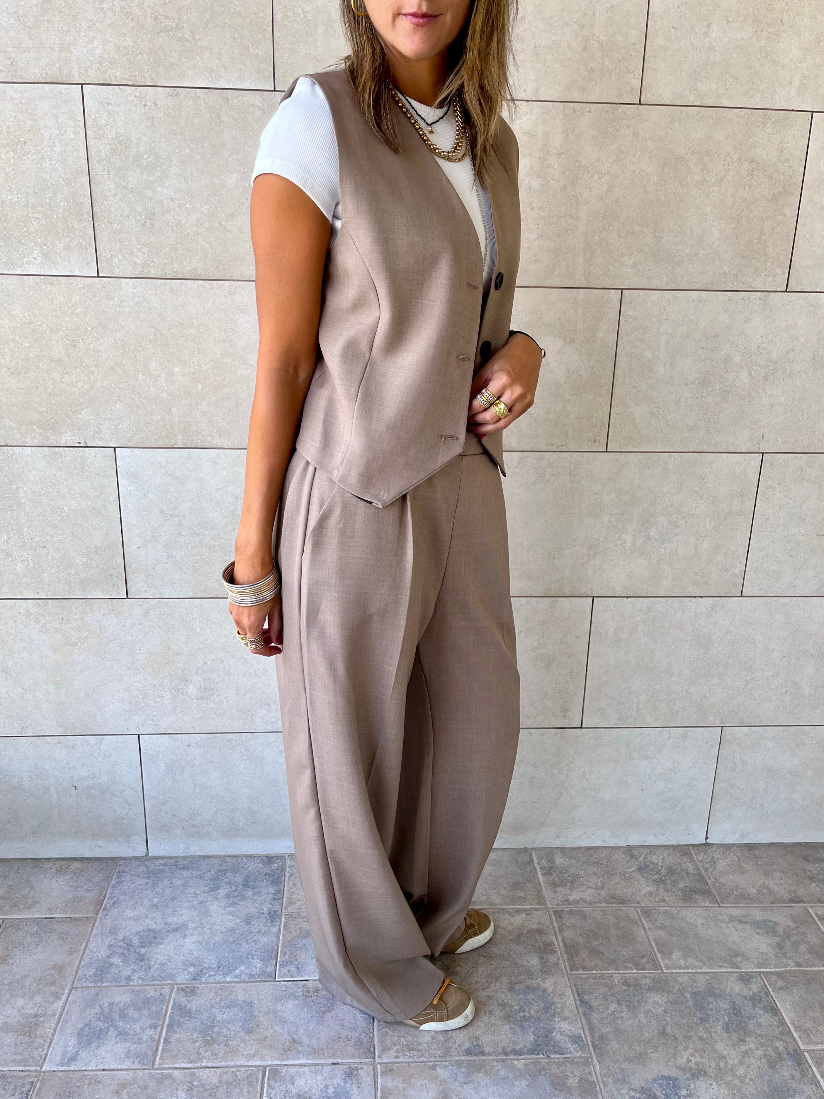 Cafe Frillu Signature Vest