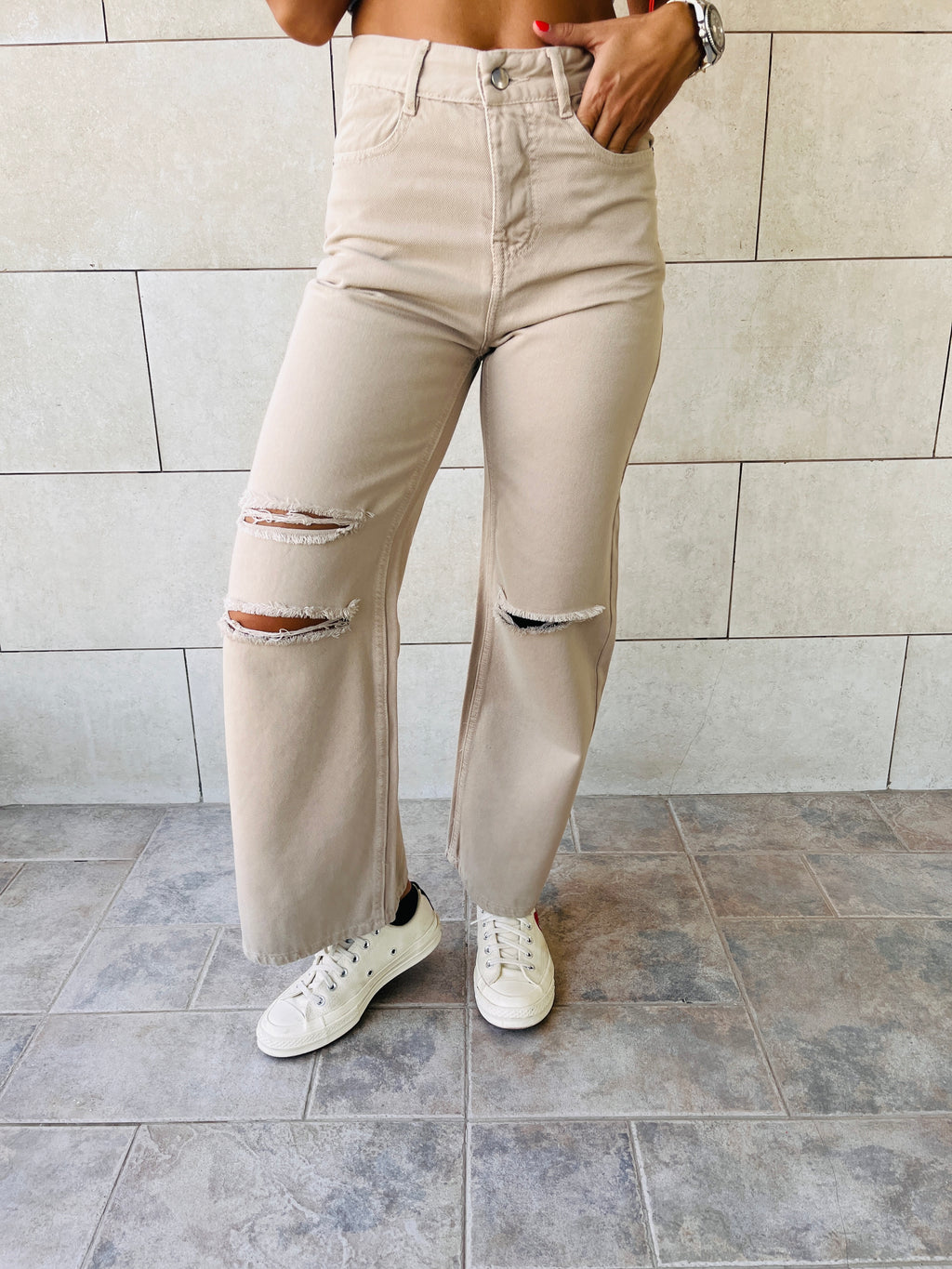 Beige 90’s Ripped Jeans