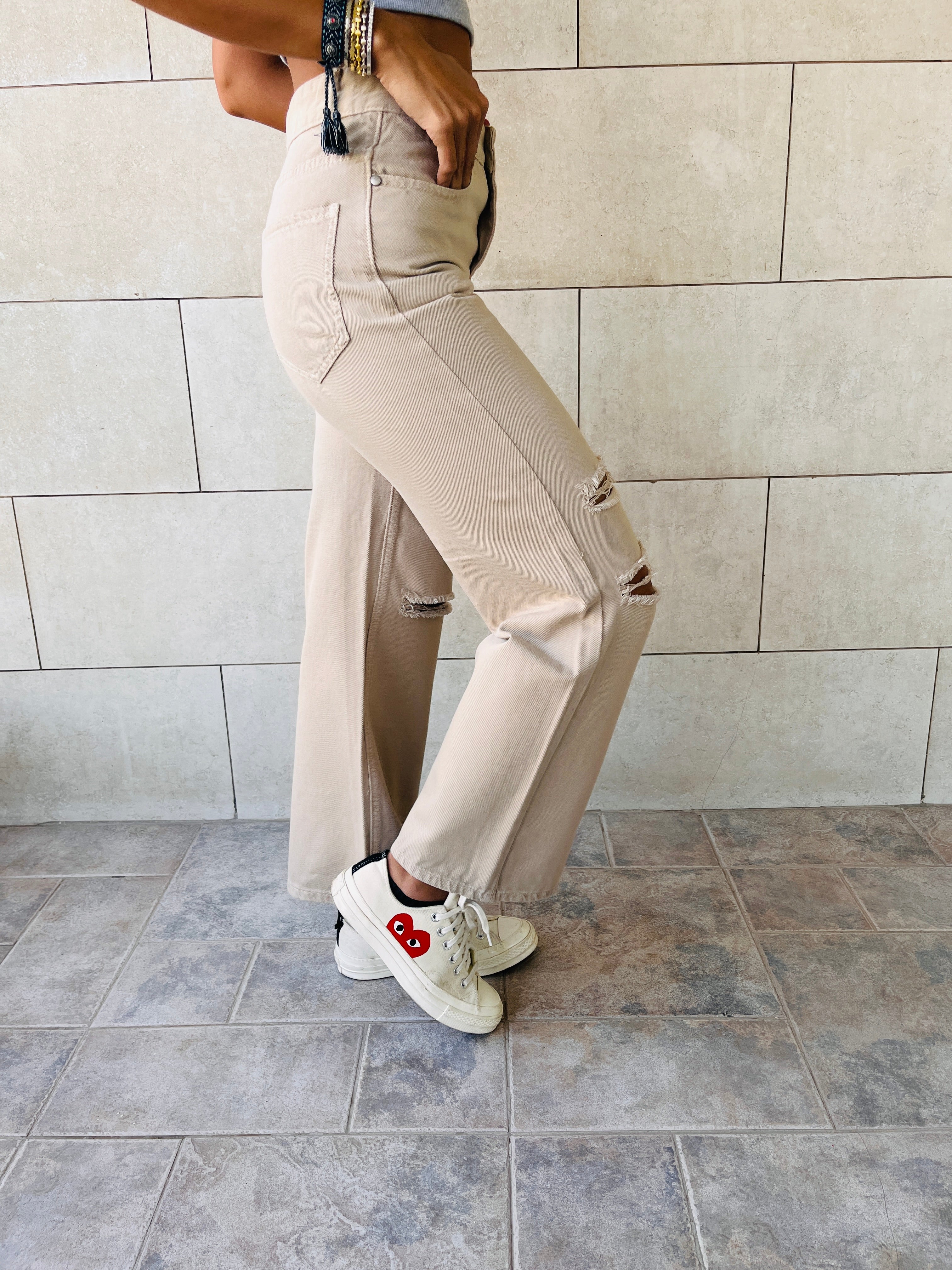 Beige 90’s Ripped Jeans